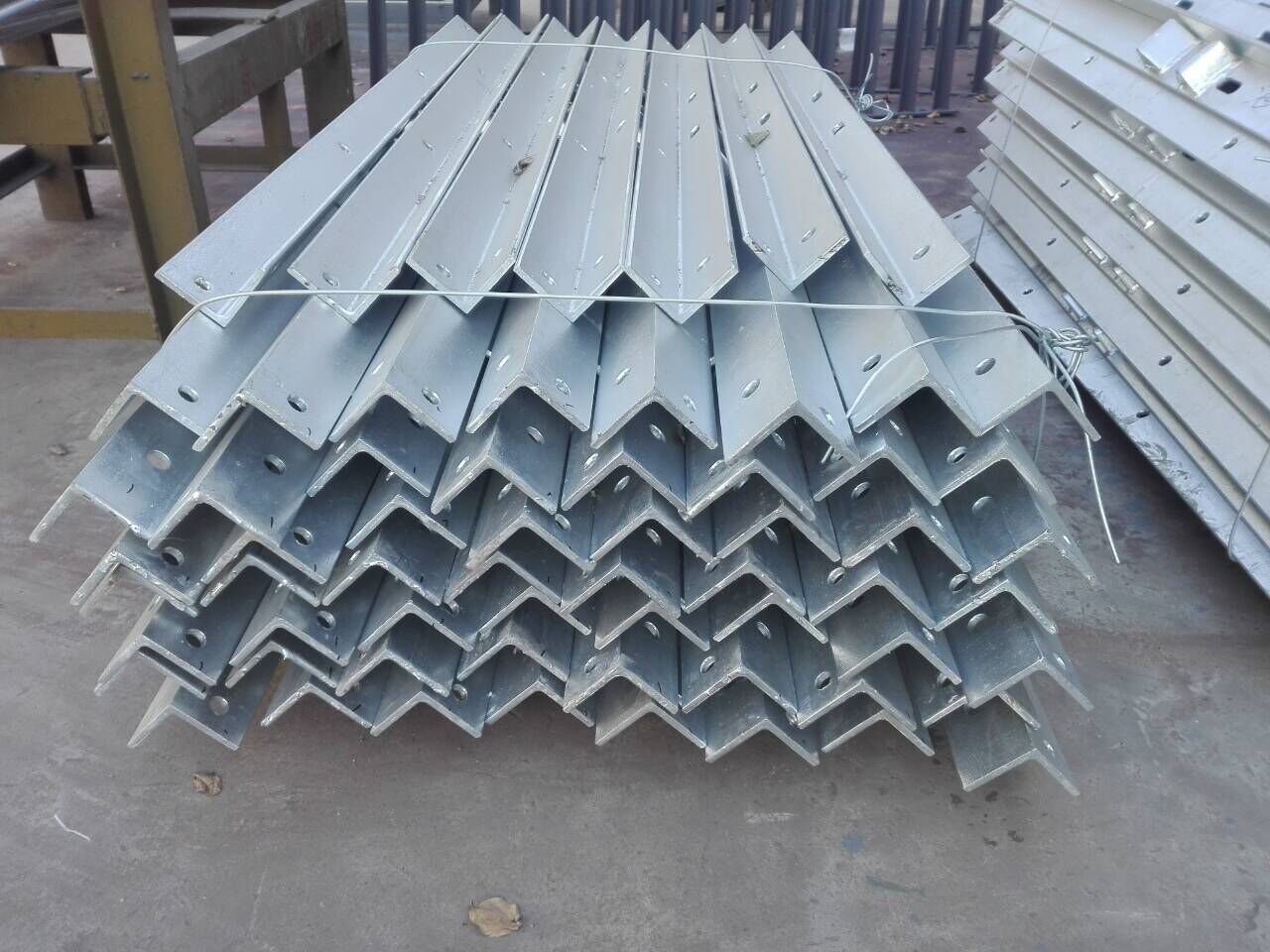 10千伏以下电力横担 63*6*1500厂家镀锌横担1l-阿里巴巴