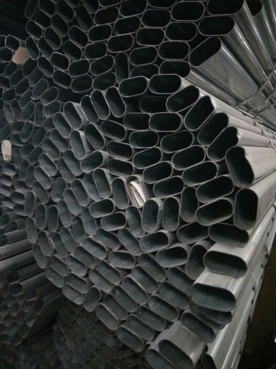 2腰圆管镀锌板管生产厂家专业生产