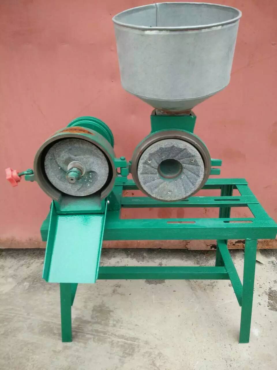 核桃花生芝麻油性超细研磨机大米江米粉碎机磨浆机