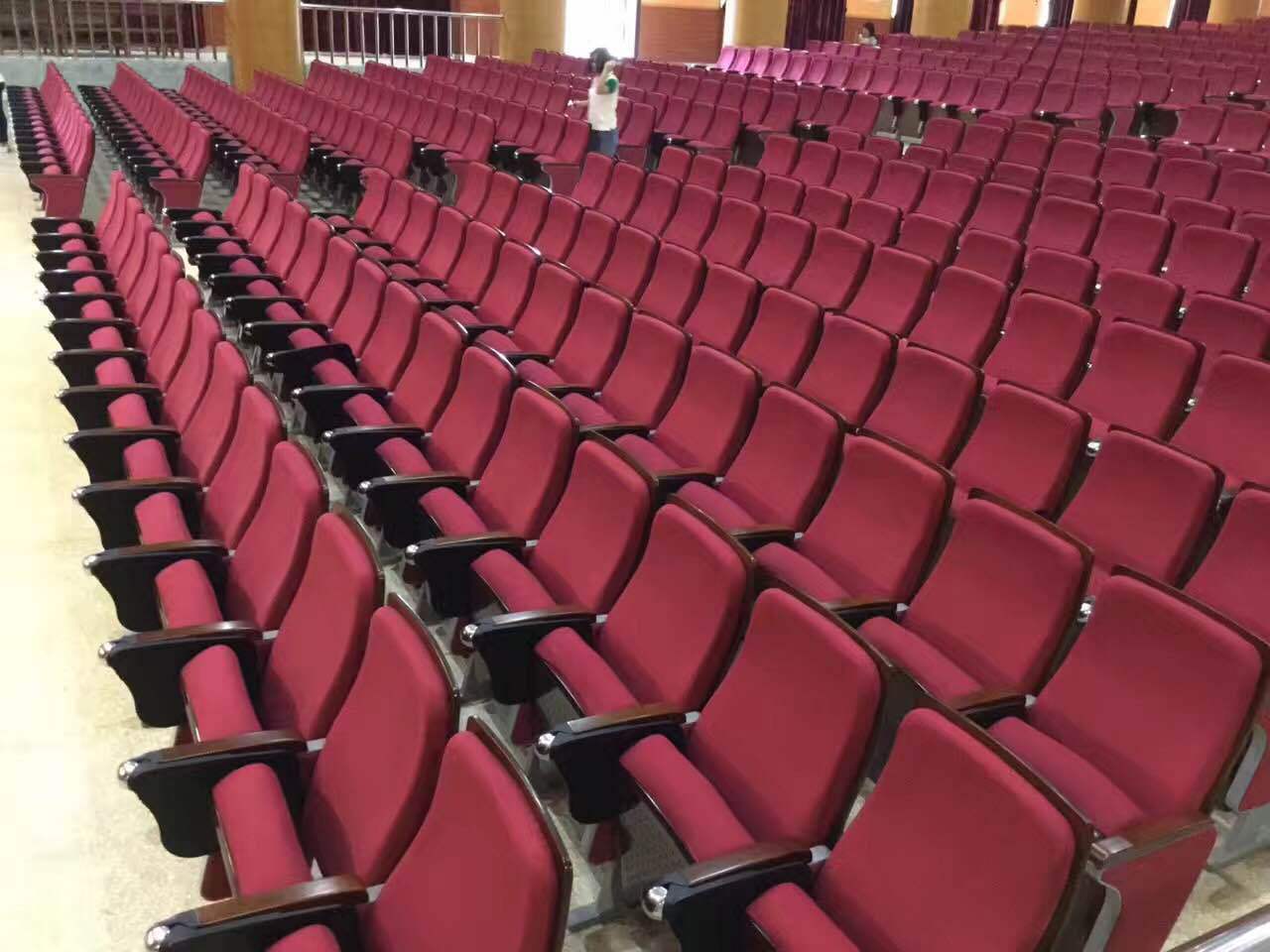 新款阶梯教室排椅礼堂椅报告厅座椅学校课桌椅学生椅会议室折叠椅