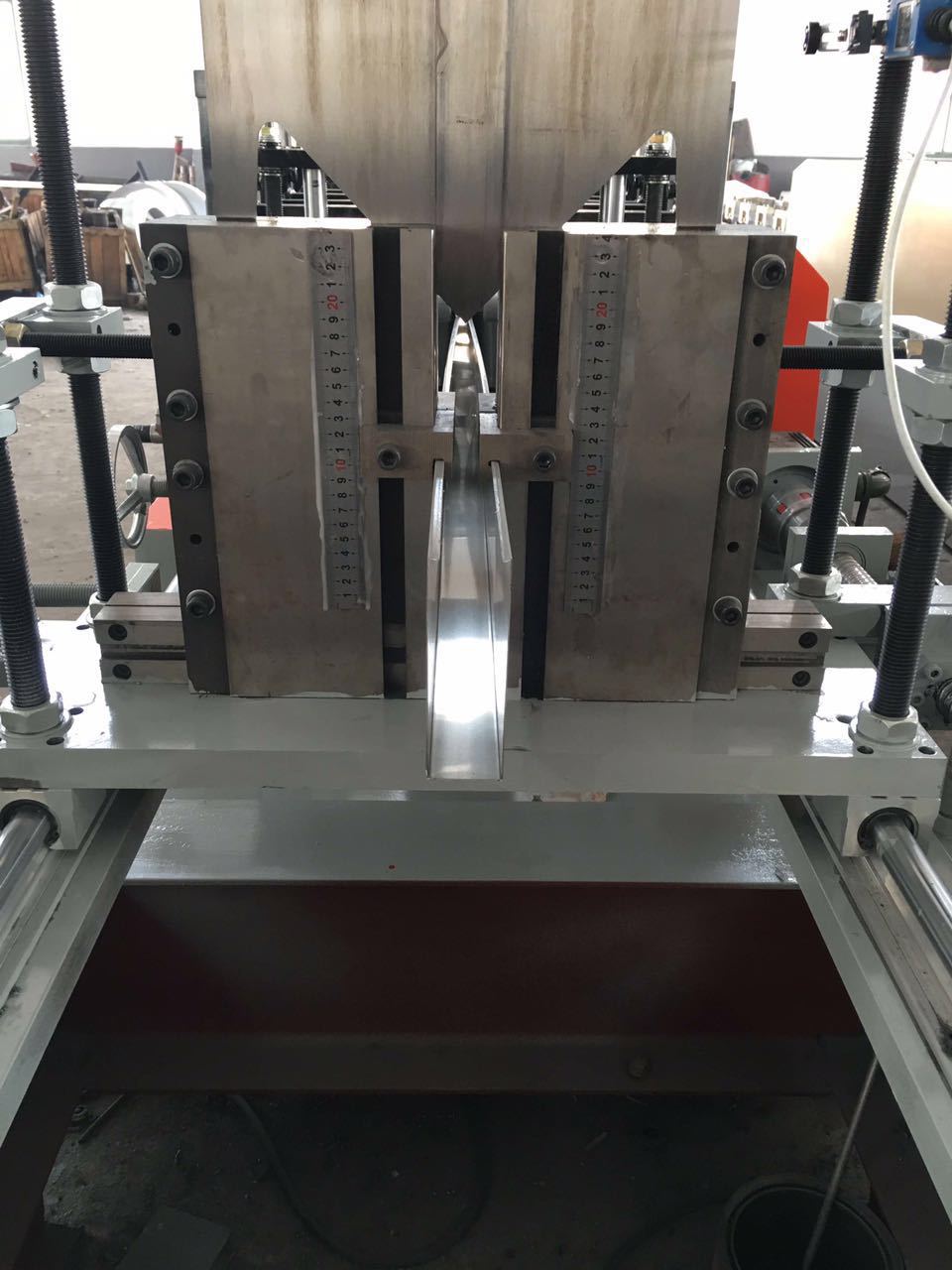 厂家生产 u型方通生产设备 方通成型机 冷弯机