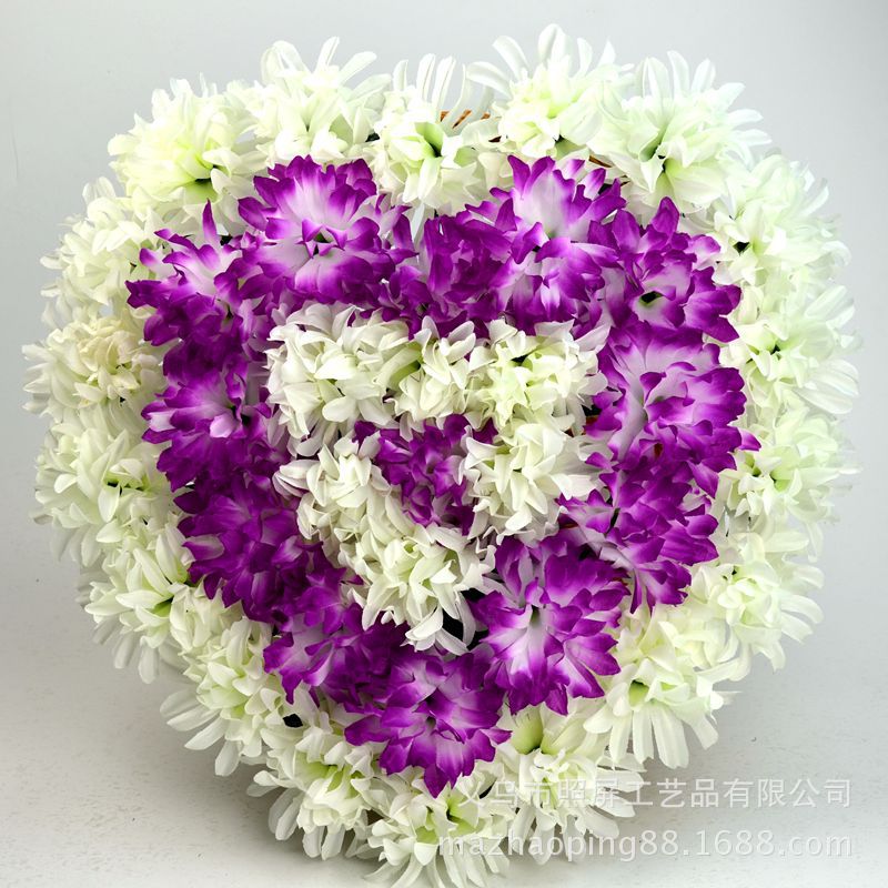 心形花圈:圆形花圈:花架直径35厘米花架直径35厘米百合花圈:请注意