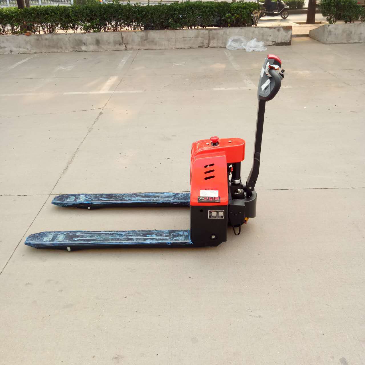 河北地龙搬运车厂家 3吨ac手动液压搬运车 地牛 手动叉车 手推车