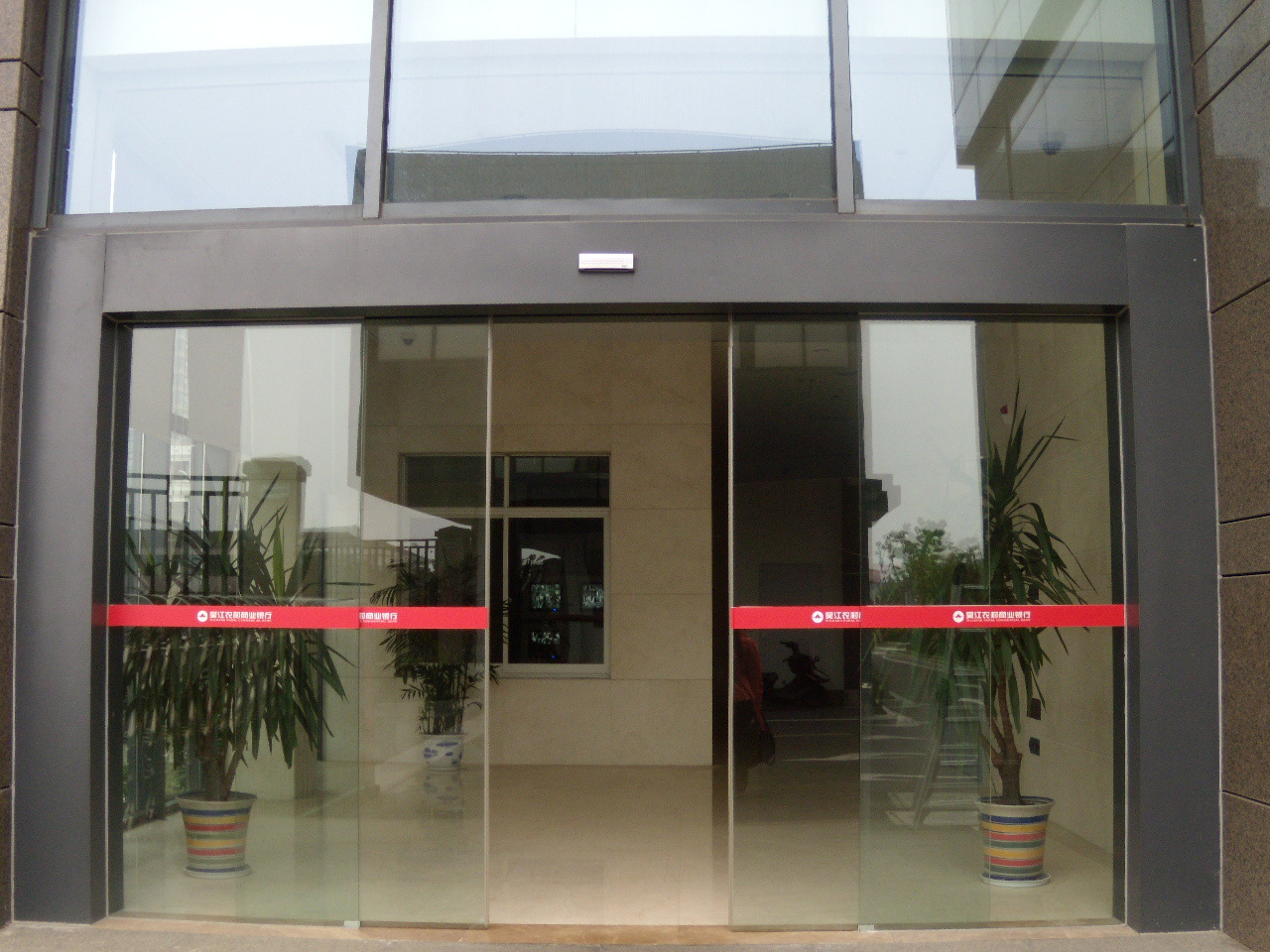 立衡公司定制生产高速电动平移门电动门移门折叠门快速门提升门