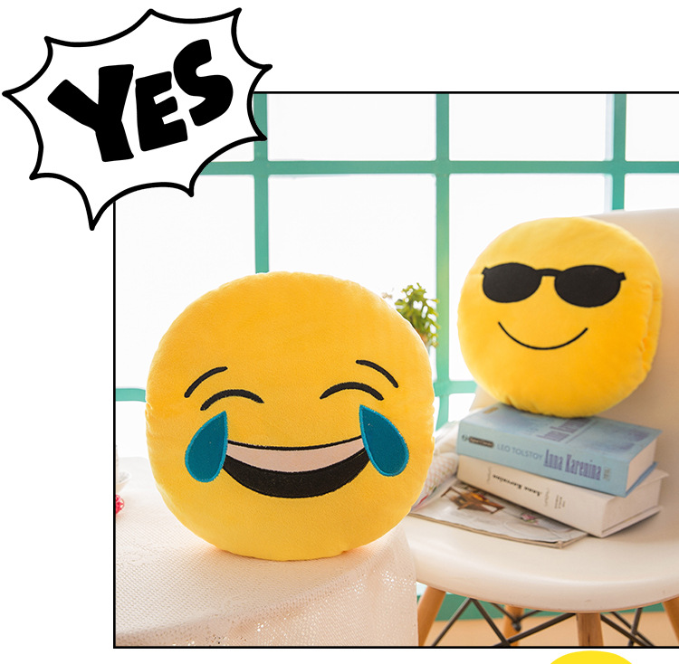 厂家批发qq表情抱枕emoji表情暖手抱枕萌公仔微信表情活动礼品