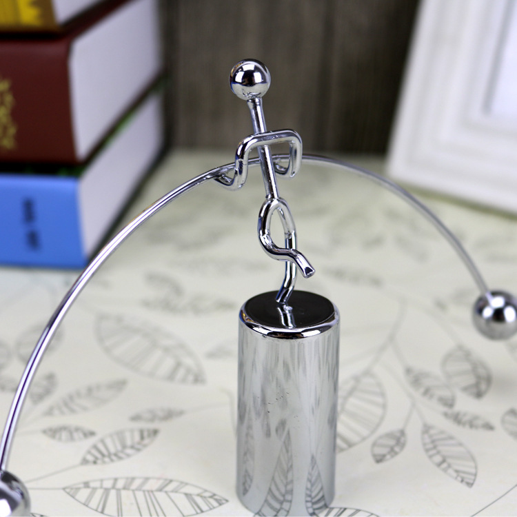 不倒翁摆件_举重小铁人平衡球 创意运动不倒翁摆件学生减压礼品礼物