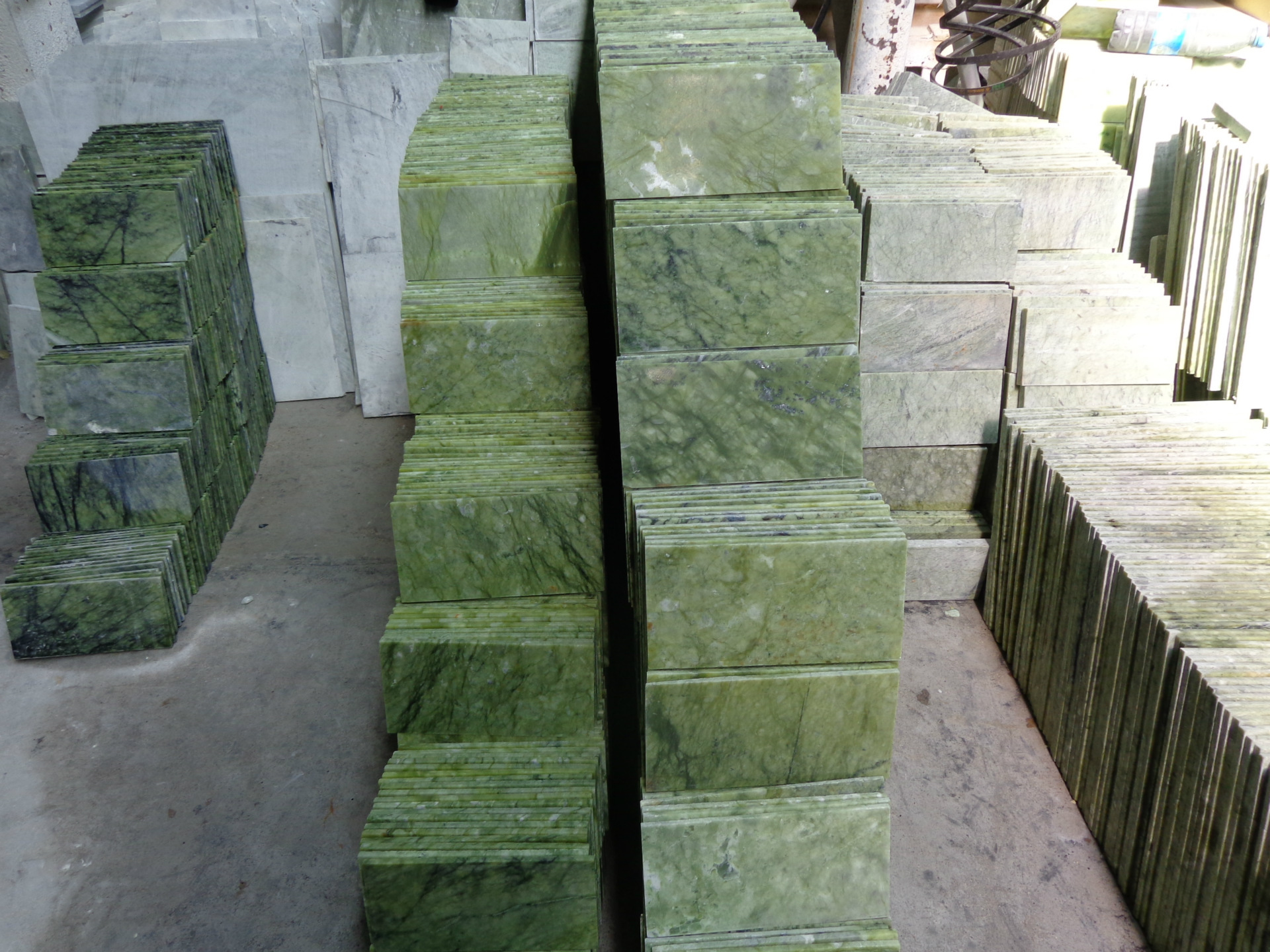 厂家供应抛光玉石板材桑拿浴汗蒸能量房等装修用玉石片地板砖批发