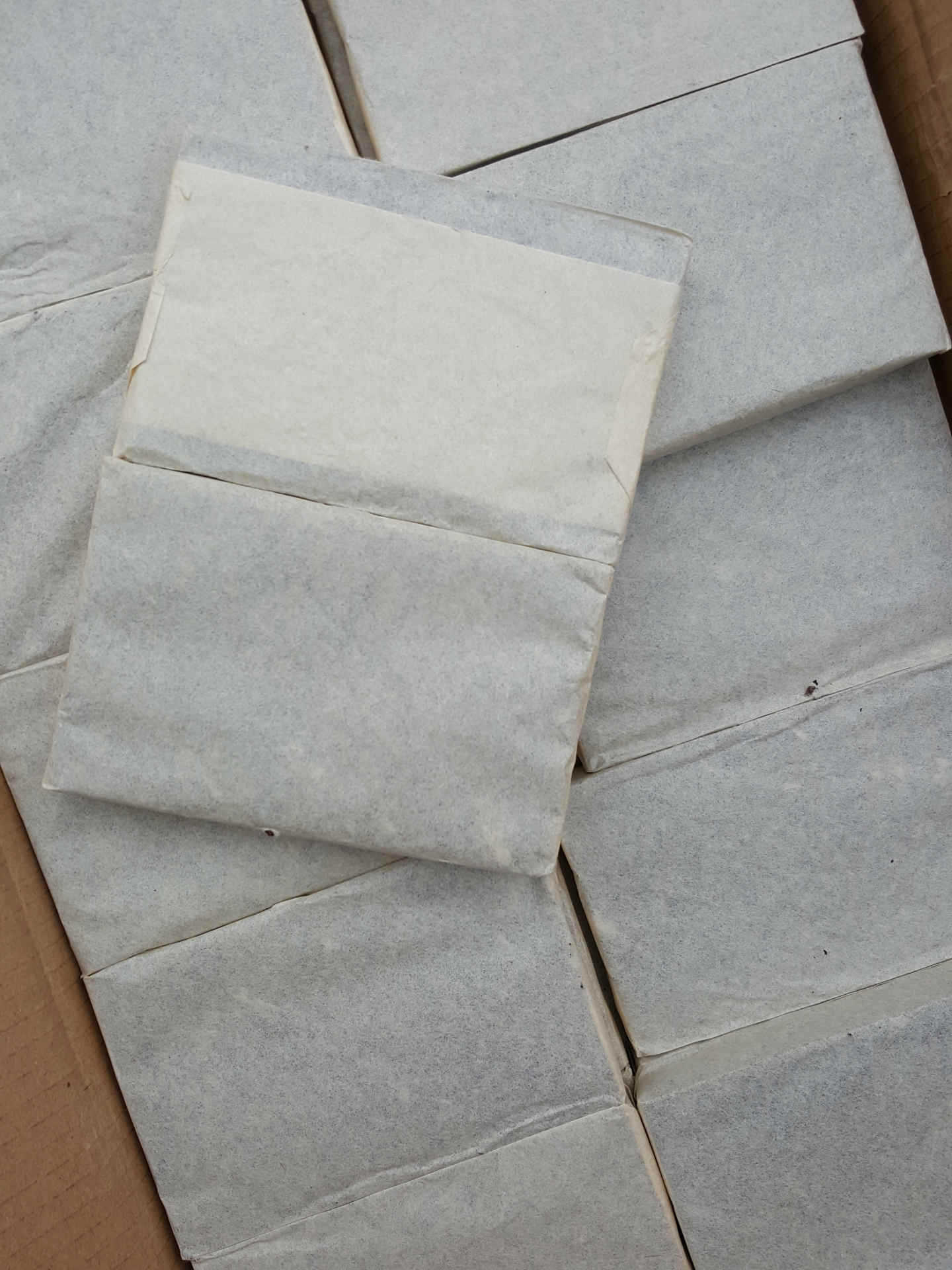 云南勐海熟普洱茶砖250克砖茶大树茶古树茶白纸包装普洱茶砖批发