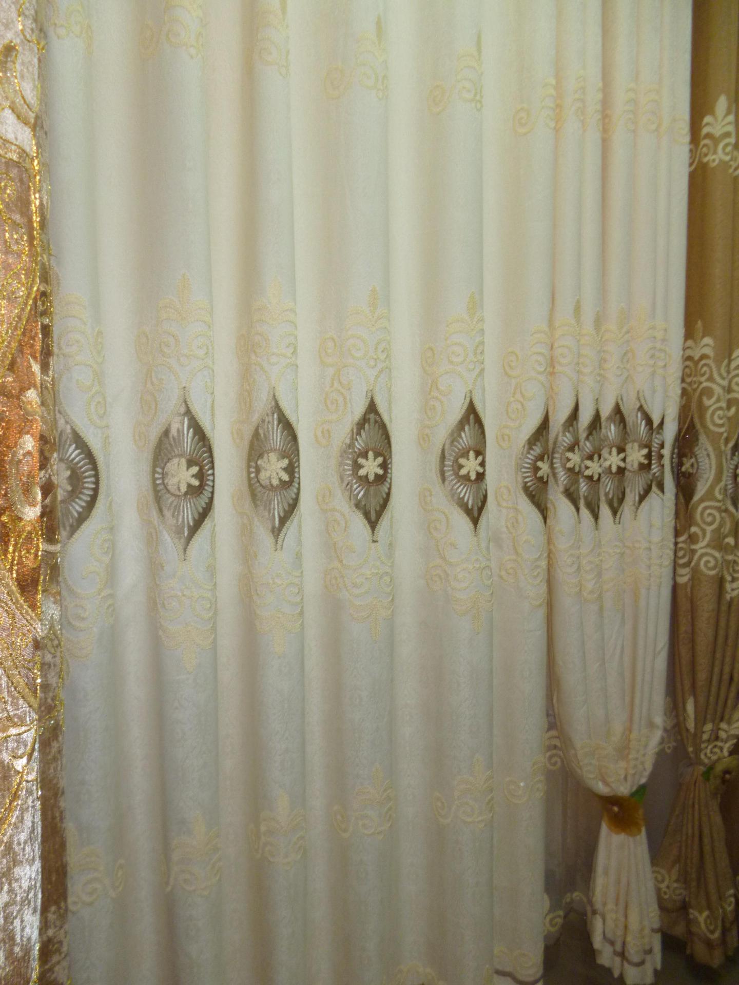 厂家直销 欧式奢华磨绒提花盘带贴绒绣花 窗帘布批发 支持零剪