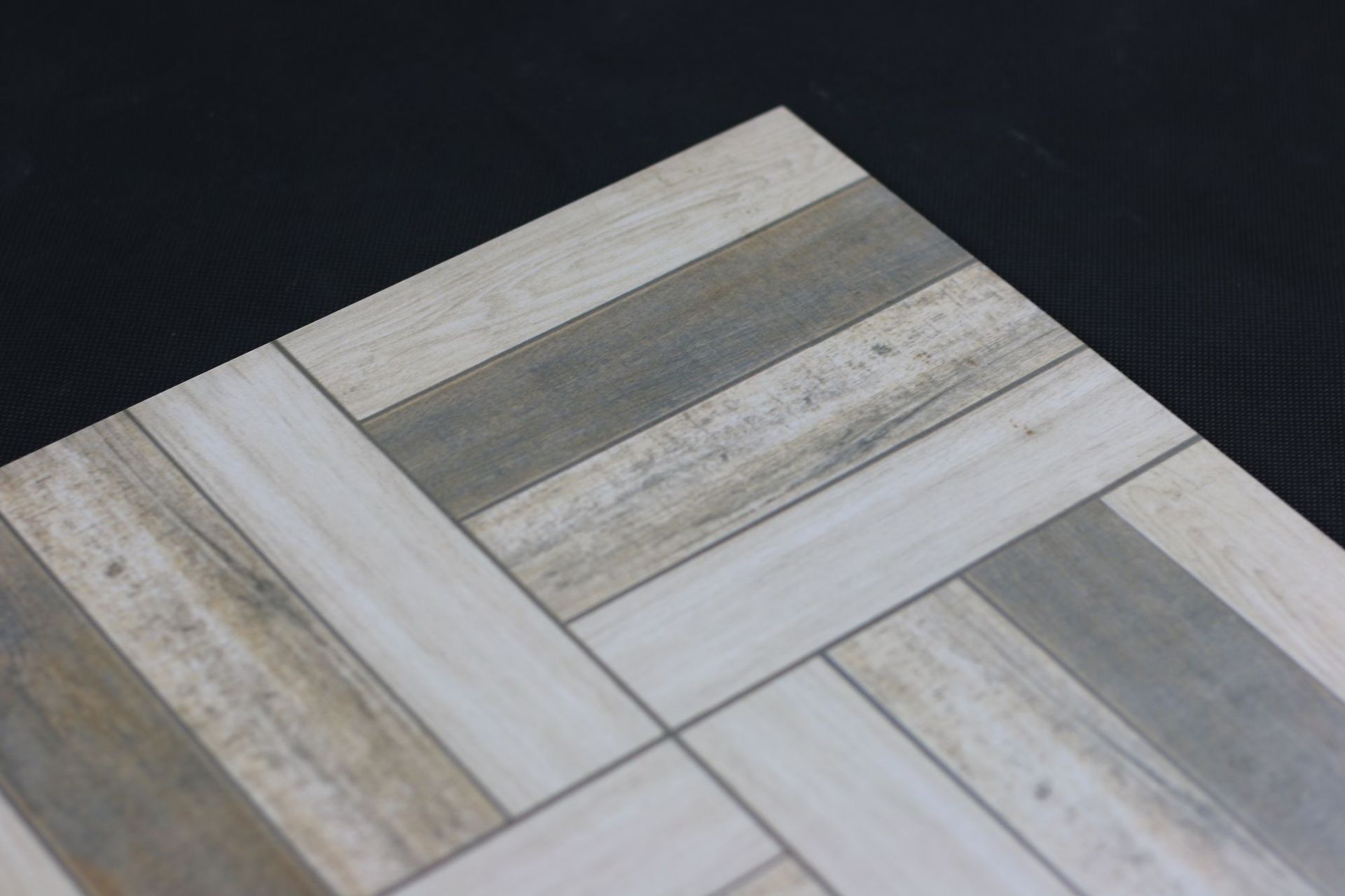 佛山陶瓷厂家 优质防滑耐磨釉面砖 阳台亚光灰色条纹300小地砖