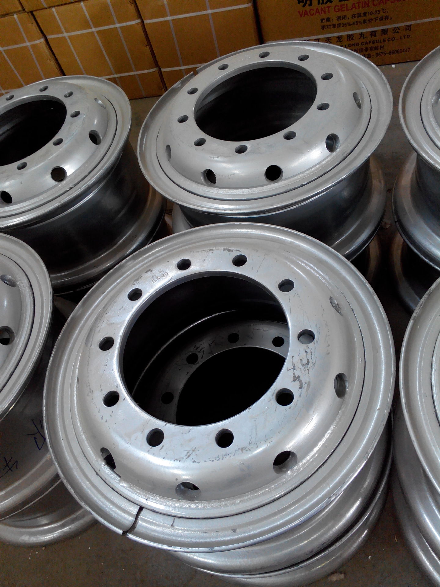 重汽斯太尔,豪沃20厚钢圈 济南厚磊外贸供应底盘件