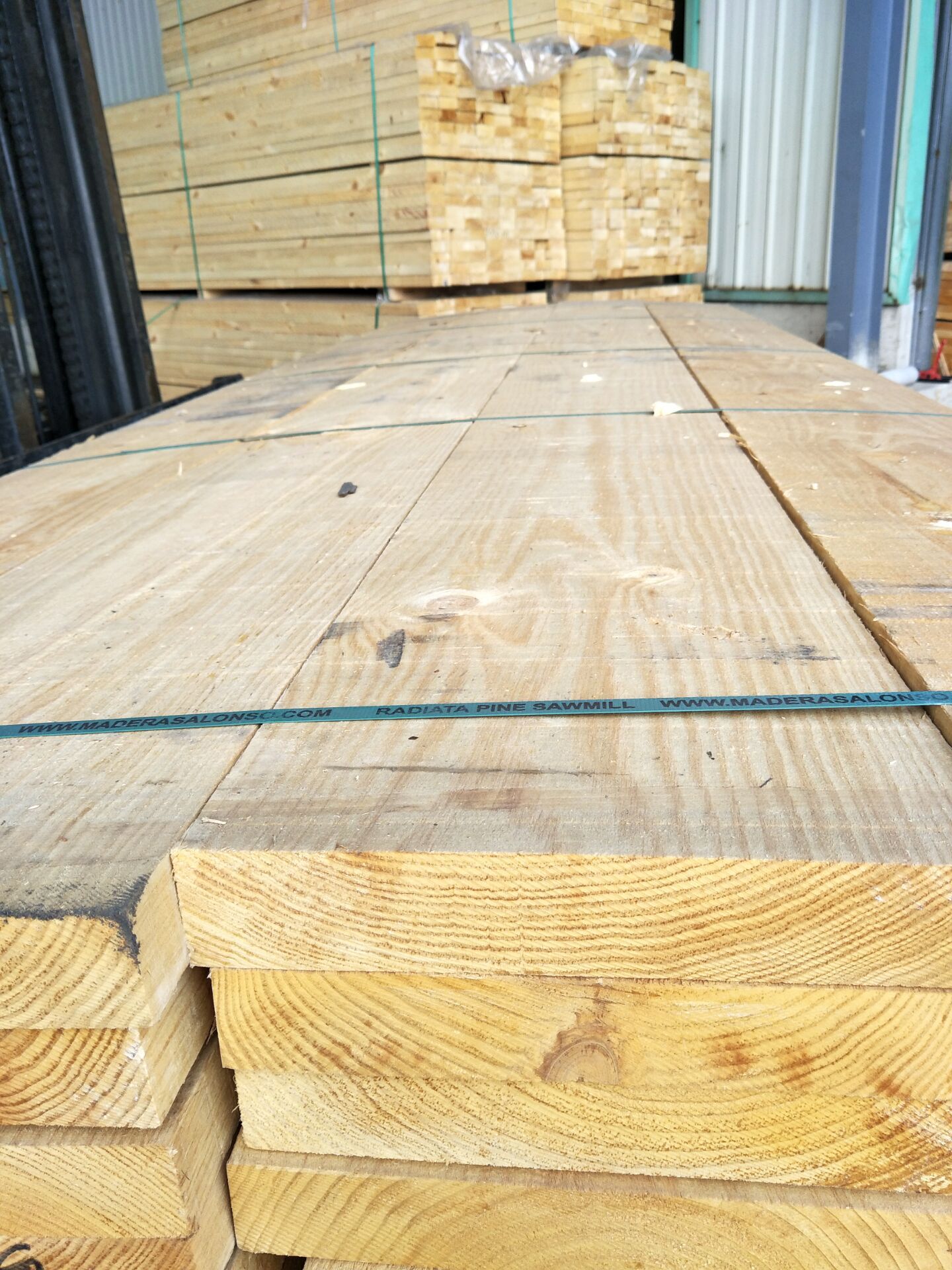 供应新西兰智利进口辐射松松木板材