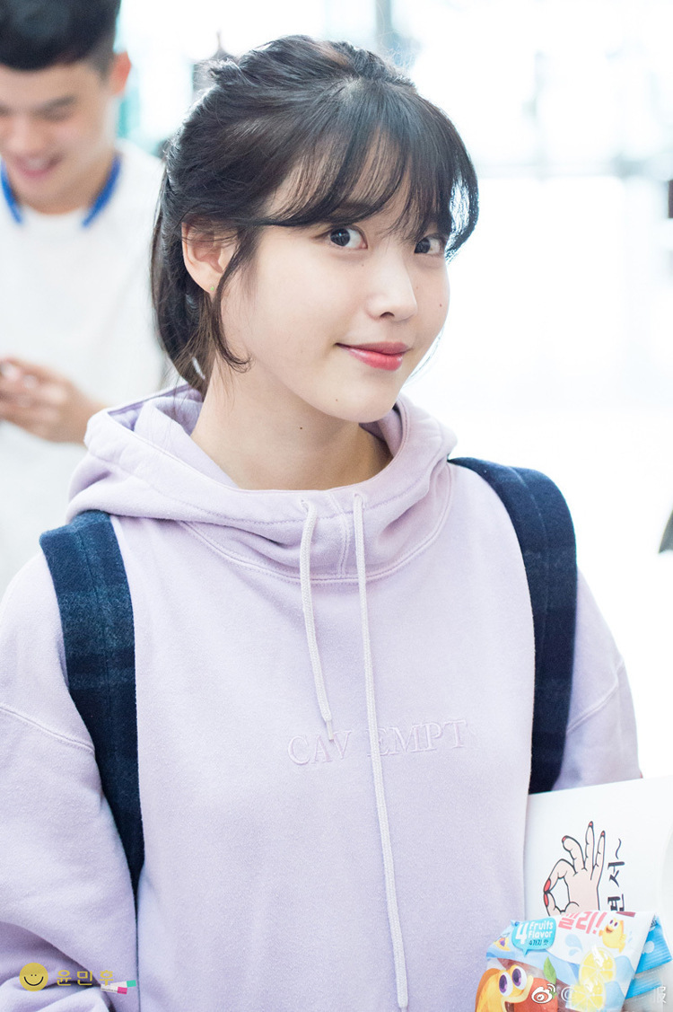 iu李智恩明星机场街拍同款女装外套 淡紫色宽松韩版连帽套头卫衣