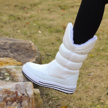 冬季新款加厚加绒保暖中筒雪地靴休闲舒适防水防滑平底时尚女棉鞋