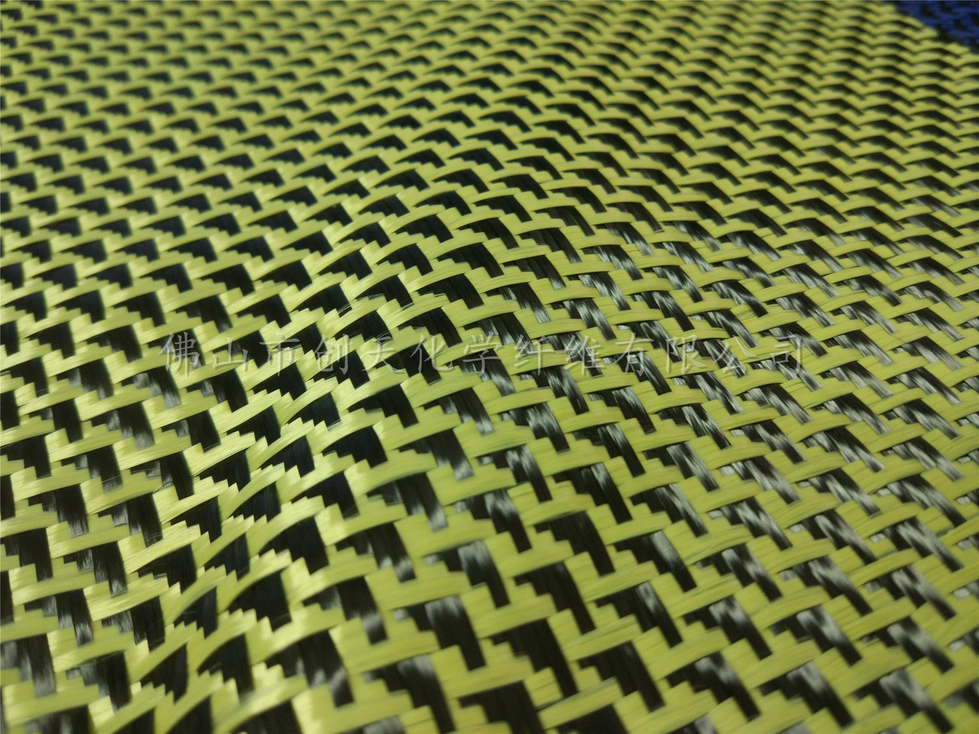 供应3k碳纤维布战机翼纹碳纤维芳纶混编布(黑 红)包邮-阿里巴巴