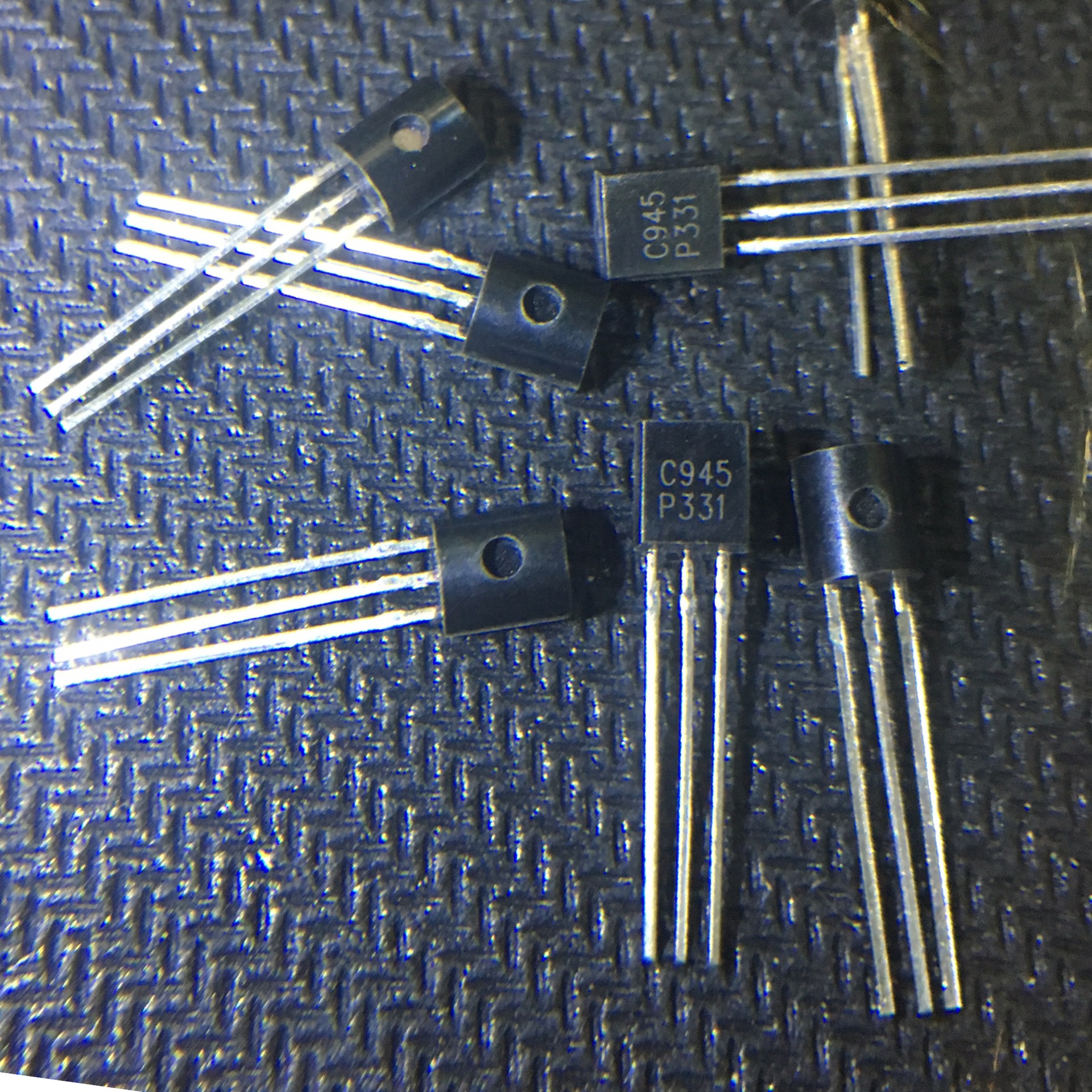 直插三极管 c945 to-92 全新现货供应