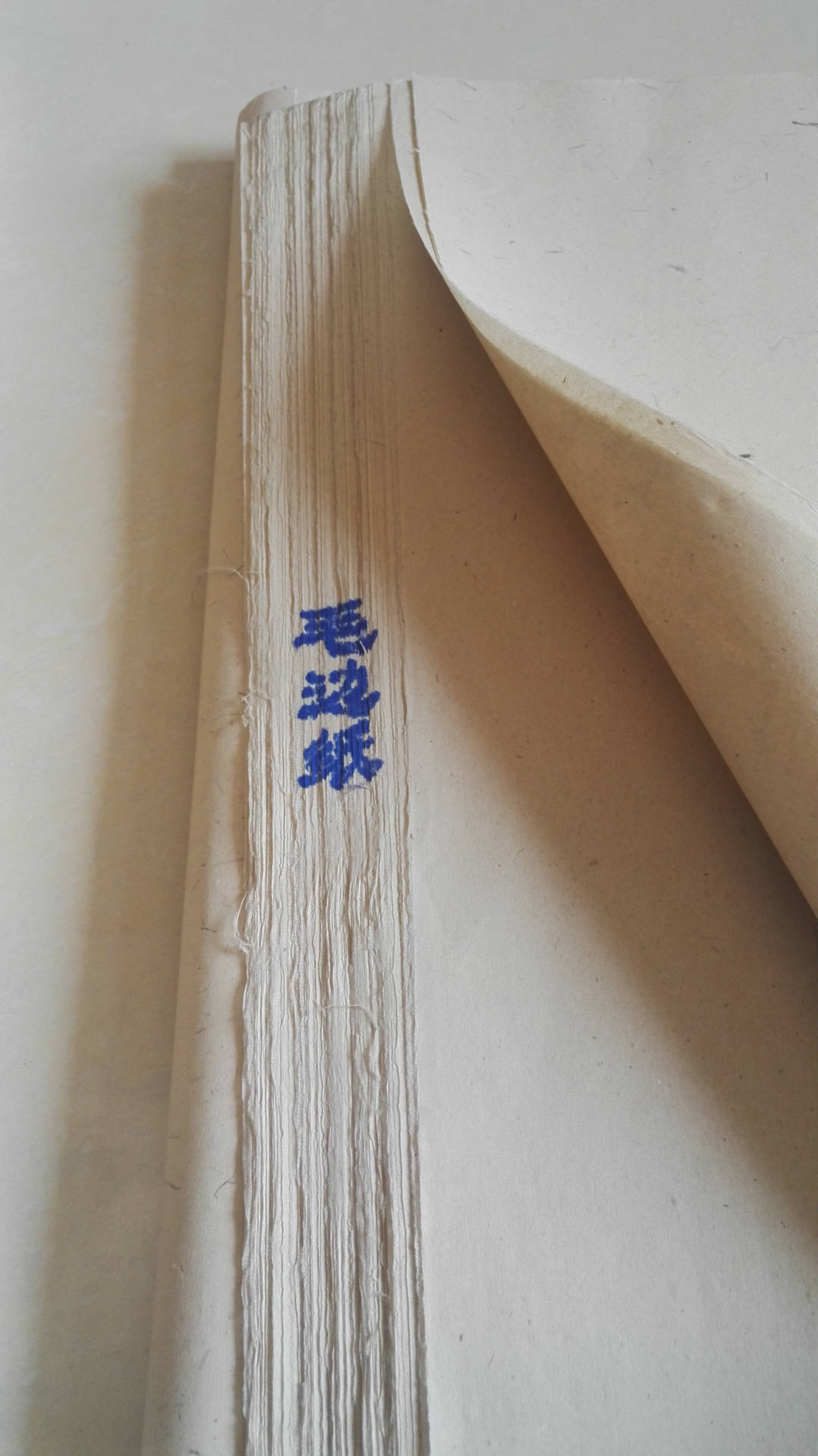 安徽宣纸毛边纸4776cm本色柔软半生熟学生初学练习半手工毛边纸