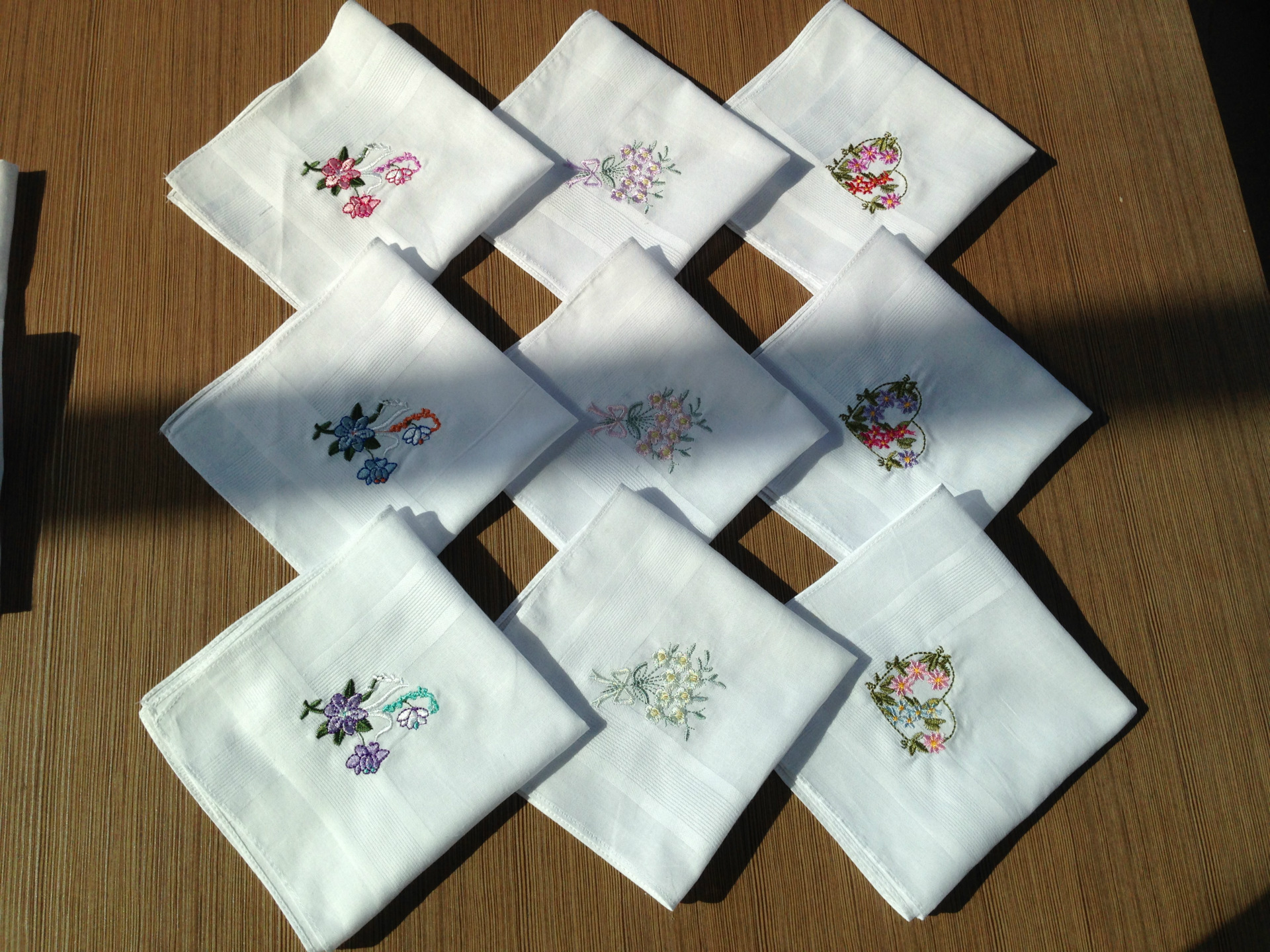 厂家定制 白底绣花 纯棉女士刺绣蕾丝单角边手帕手绢 全棉手帕