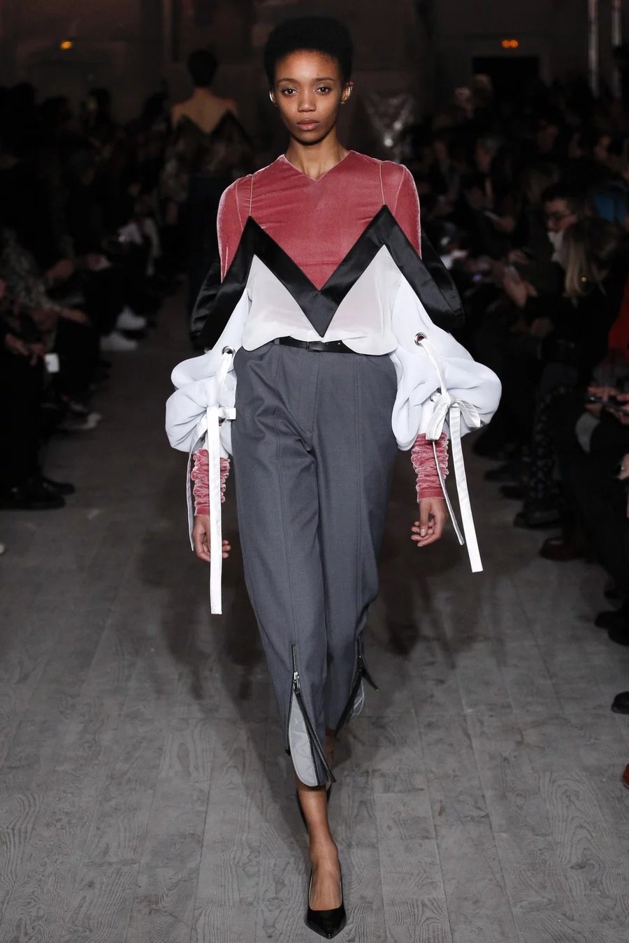 traf l1112时尚欧美风v领纯色超