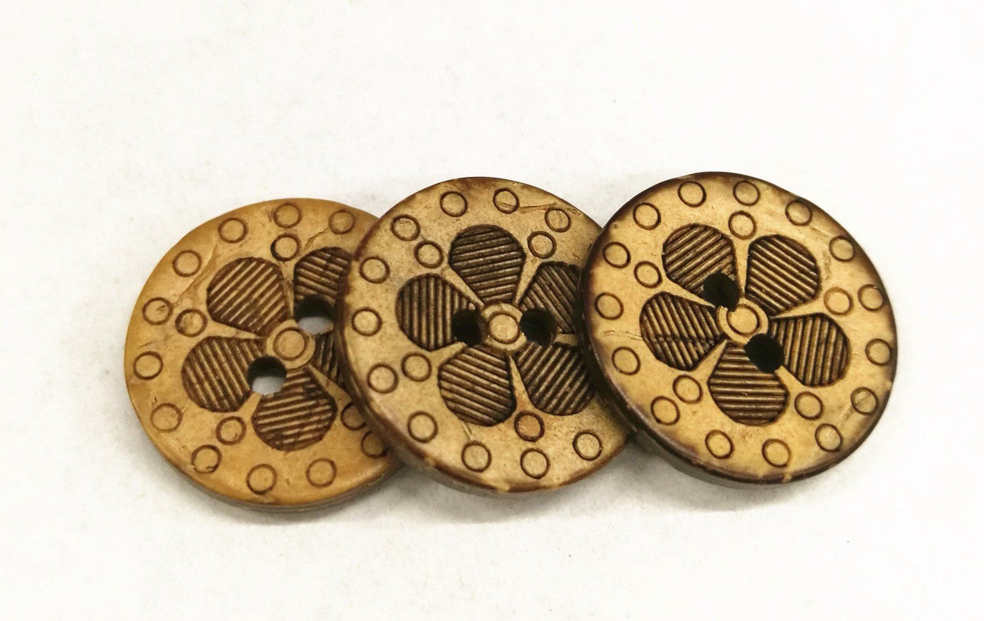 厂家现货供应天然椰子壳纽扣/两眼椰子扣/椰壳扣 睡衣专用