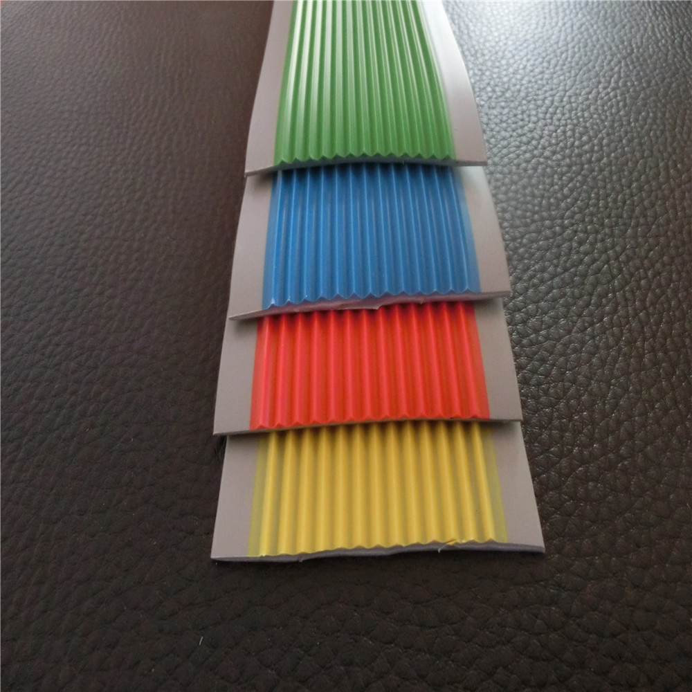 厂家直销楼梯防滑条幼儿园台阶踏步止滑垫橡胶护角压条5公分宽