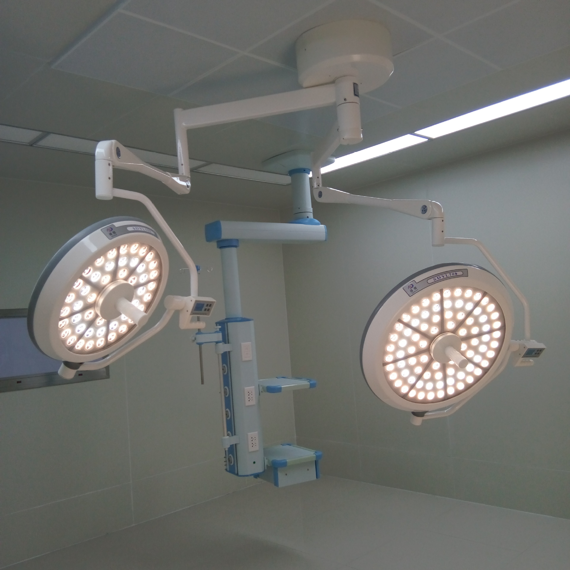 厂家直销医院手术室led手术无影灯 吊式无影灯 手术器械