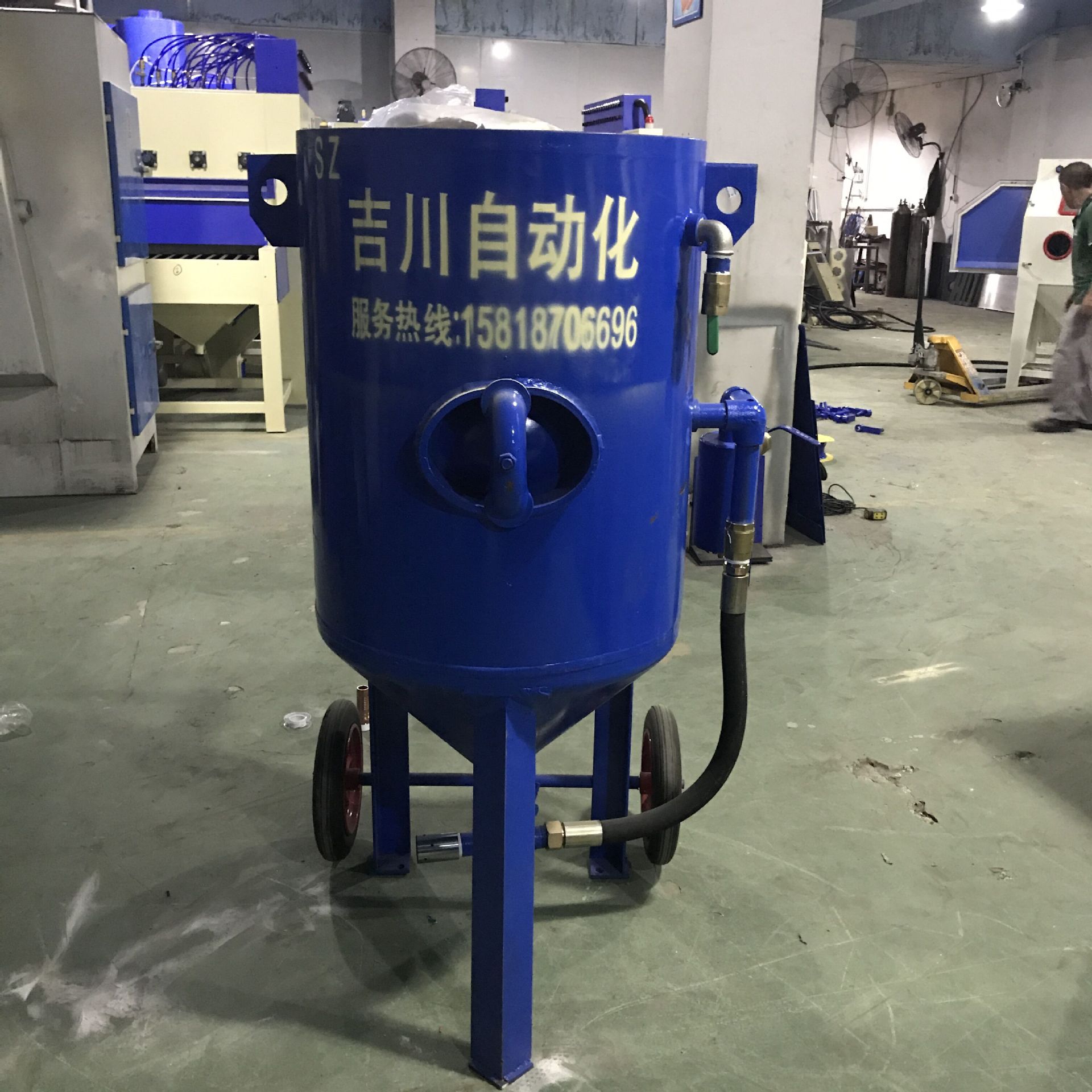 厂家直销小型手动喷砂机移动式除锈喷砂机开放式户外加压喷砂罐