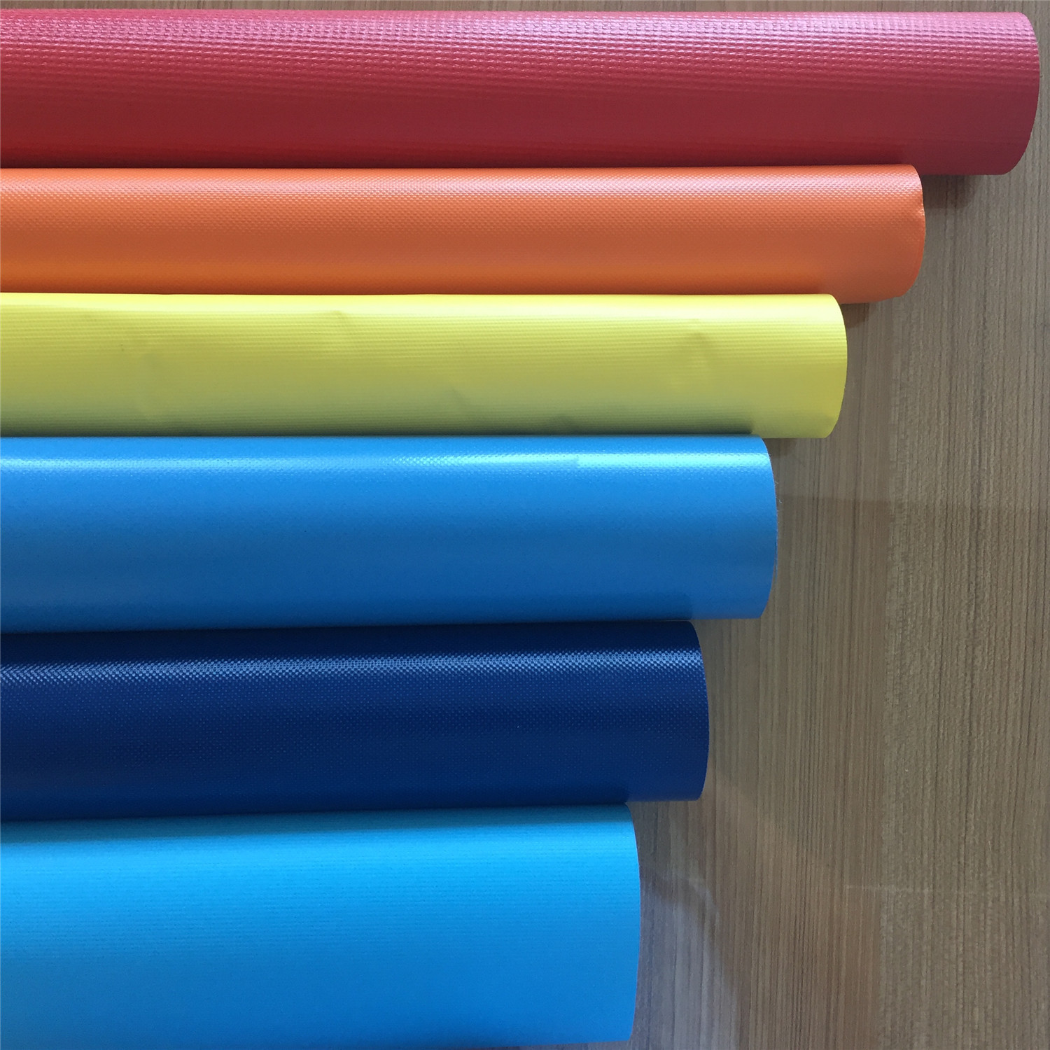 颜色多高气密性充气pvc涂层刀刮布复合面料涂层布涤纶夹网布篷布