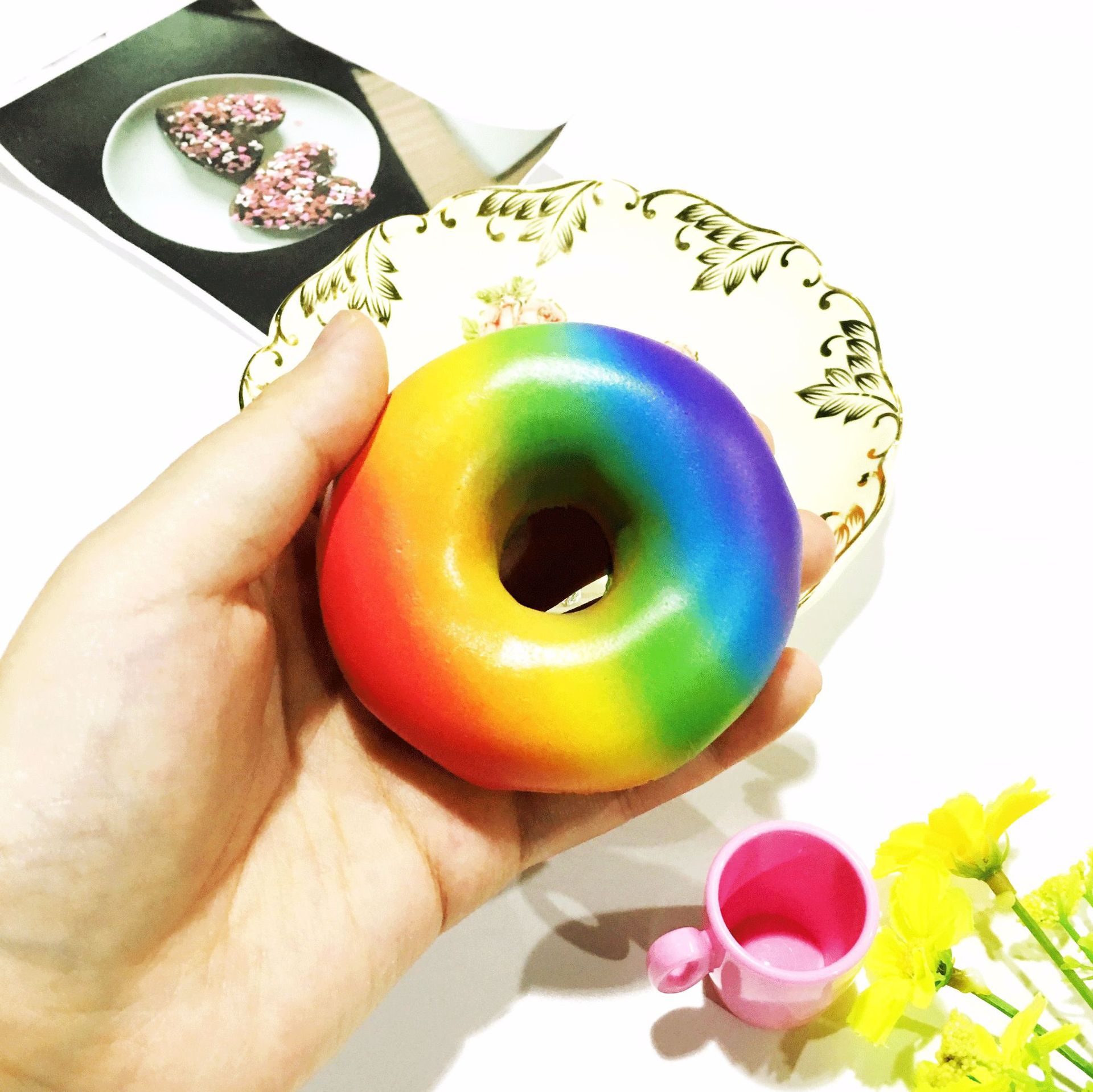 东莞生产厂家定制pu发泡慢回弹squishy仿真彩虹甜甜圈食品玩具