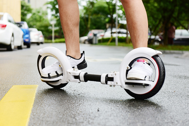 厂家批发蛇形活力板现货成人两轮滑板耐磨减震骑健滑板车