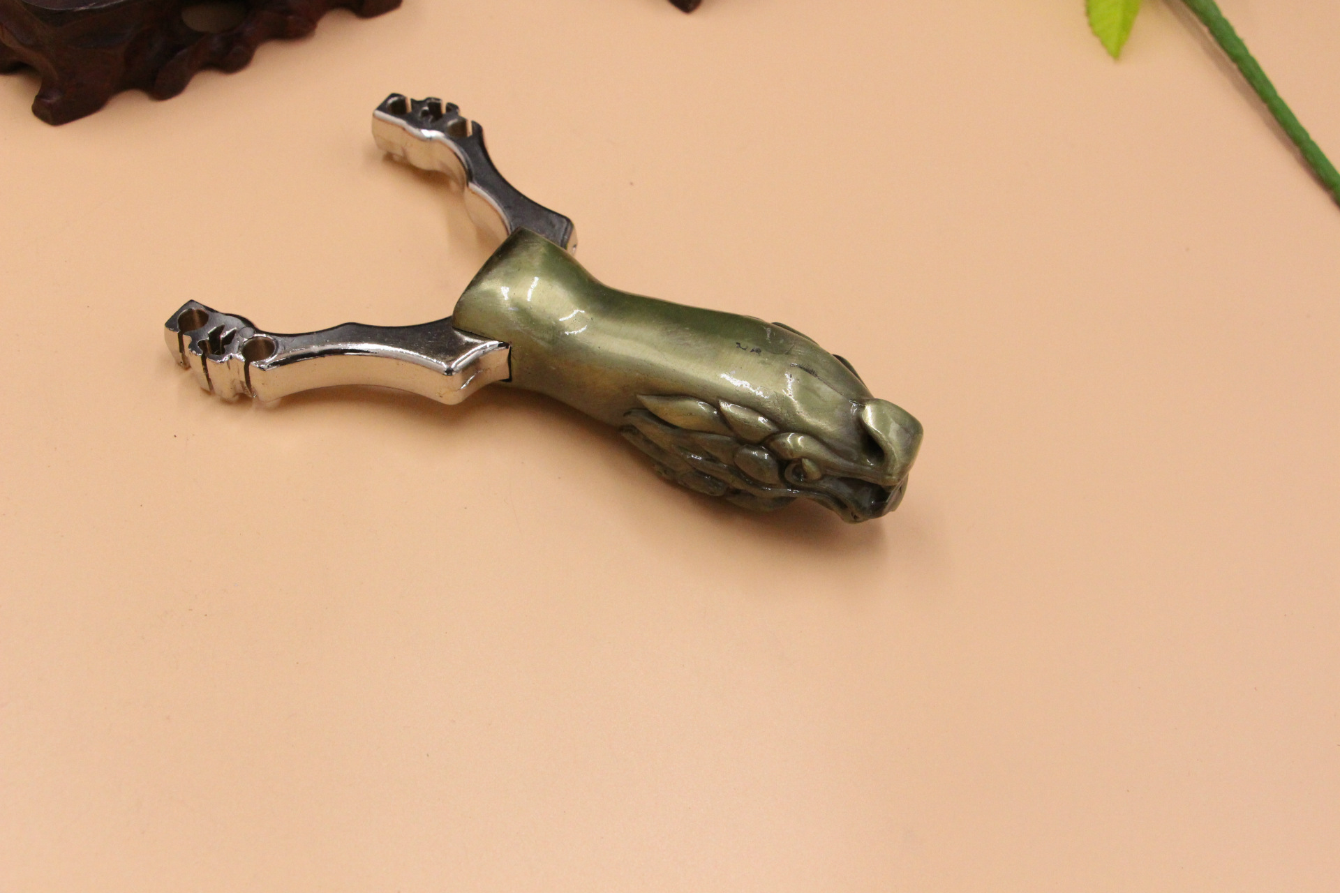 龙雕 龙头卡球弹弓 合金铸造两股卡球皮筋龙头异形弹弓厂家直销