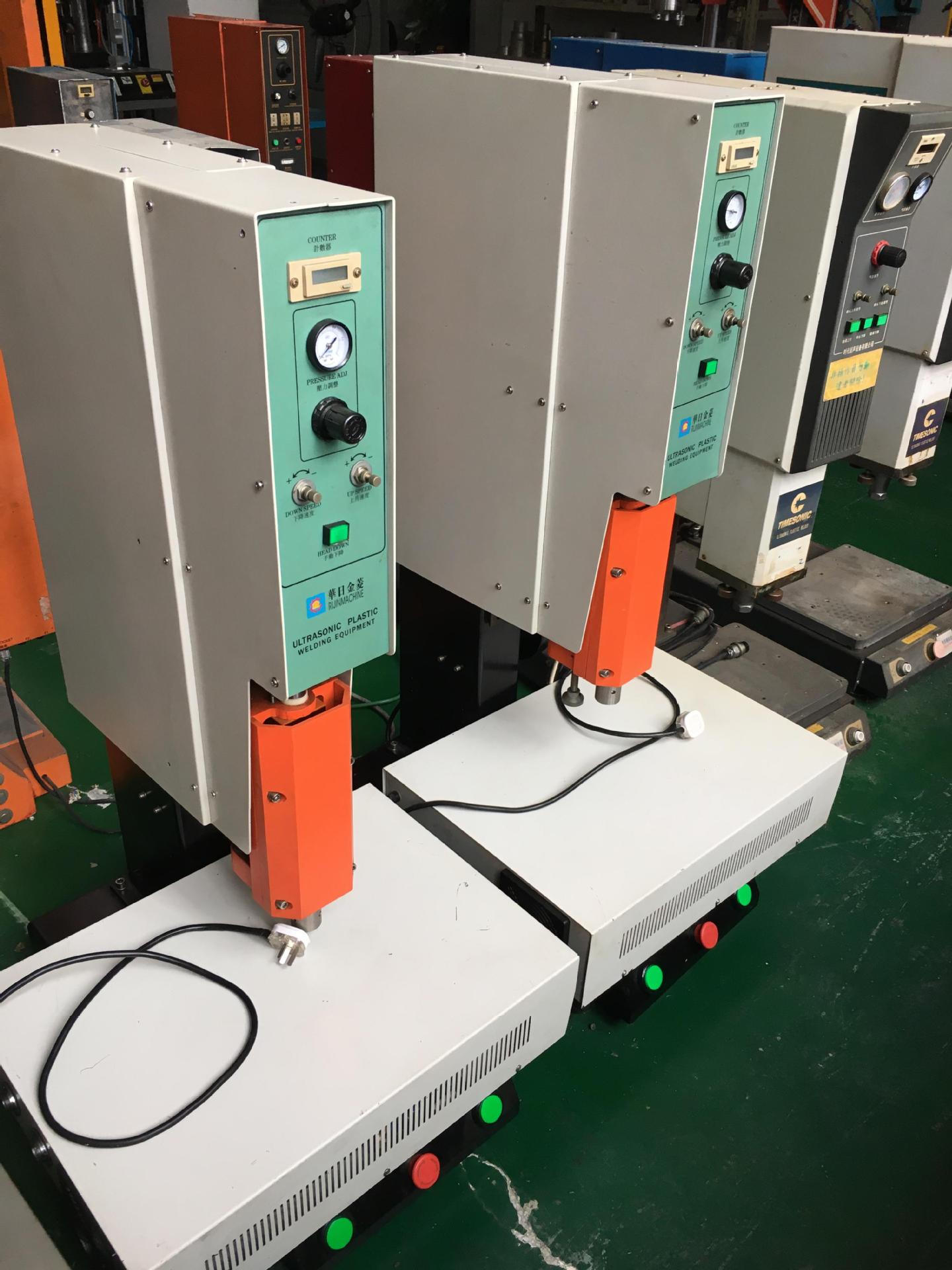 供应二手超声波塑料焊接机,高品质,低价格,超声波塑焊机