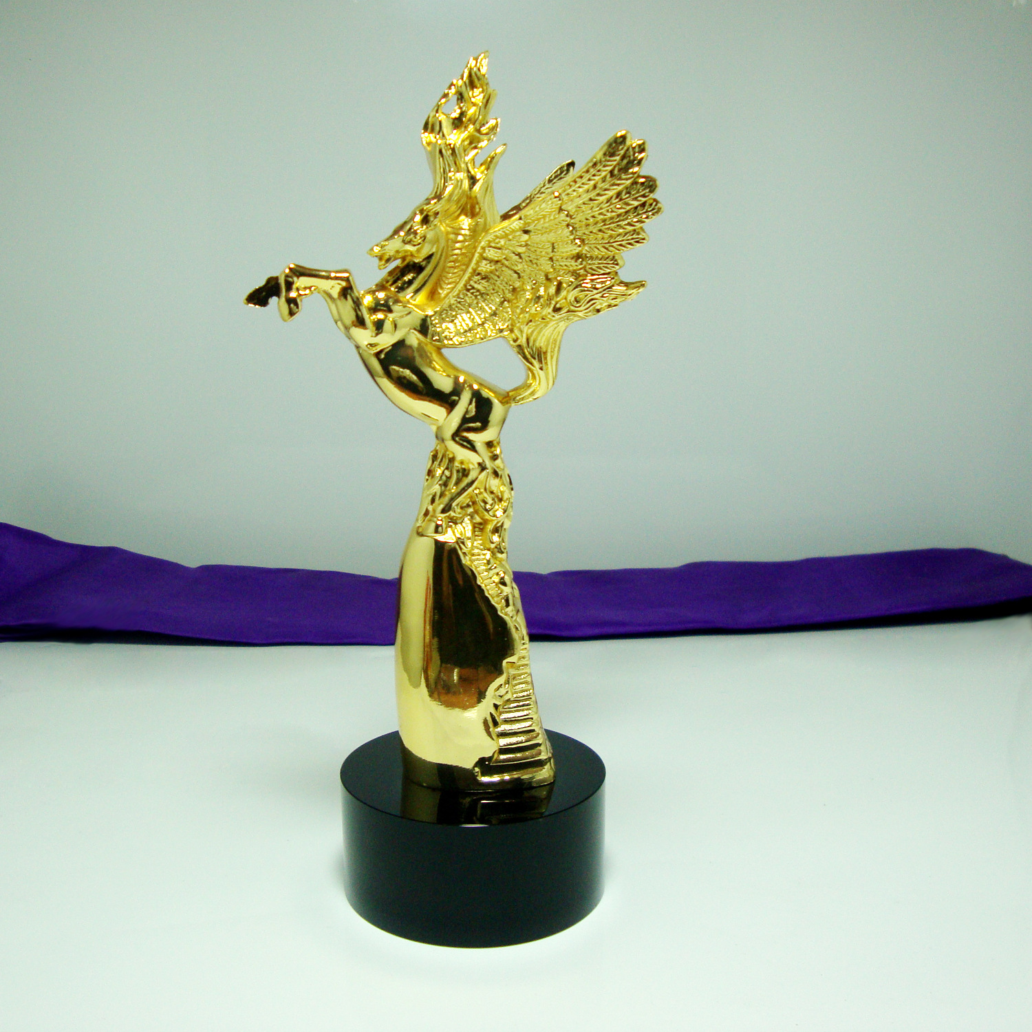 供应浦江金属飞马奖杯奖牌制作锌合金水晶合体工艺品设计出图刻字