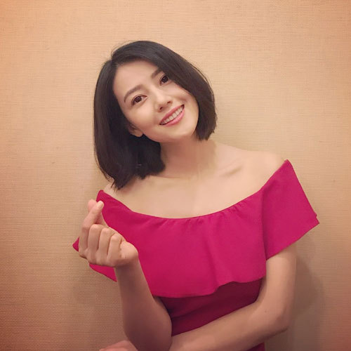 成天暴露在高清镜头前明星对自己的牙齿要求也是颇高,毕竟不经意