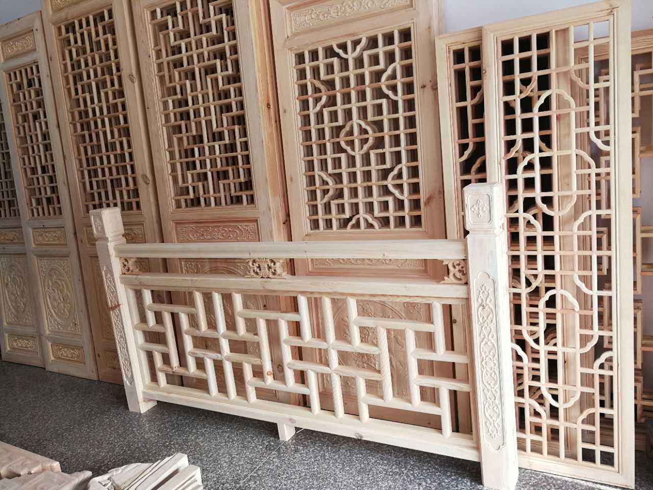 东阳木雕仿古实木栏杆 复古室内户外公园镂空雕花木栏杆美人靠