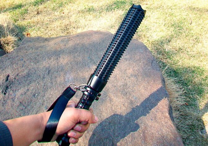 伸缩变焦狼牙棒防狼防身防爆保安巡逻充电强光手电筒户外家用