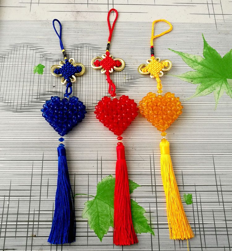 新品手工艺品串珠树脂爱心车挂中国结车内装饰品成品货源