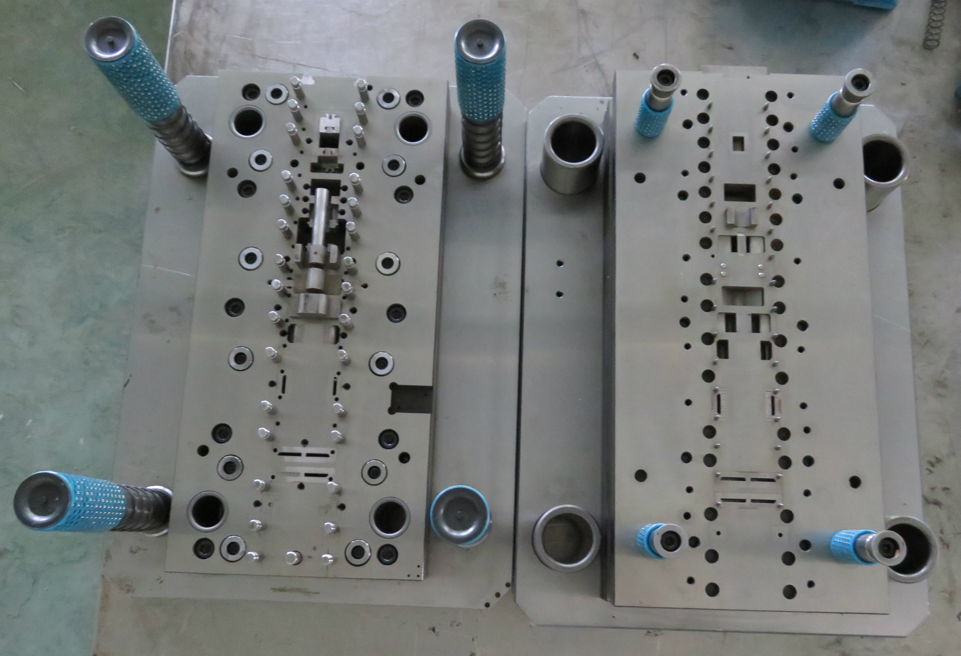 五金冷冲压,冲裁,弯曲,成形模具