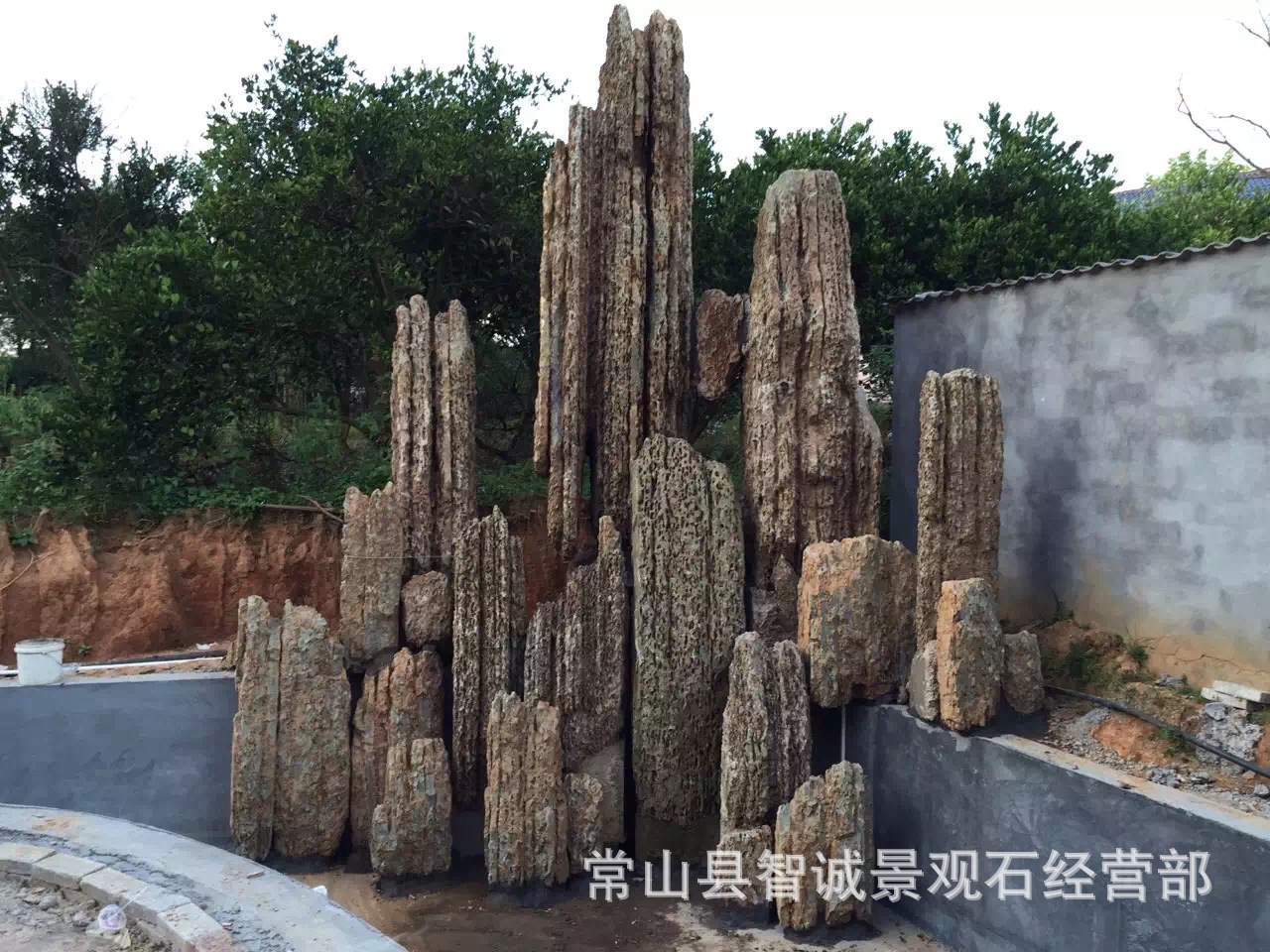 厂家直销大小型优质龙骨石,石笋石,假山石