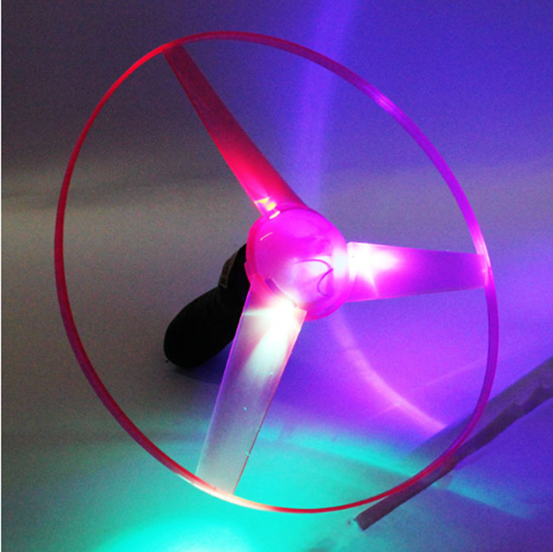 2018热销拉线飞碟 ufo大号飞盘 儿童闪光玩具 广场地摊货源批发