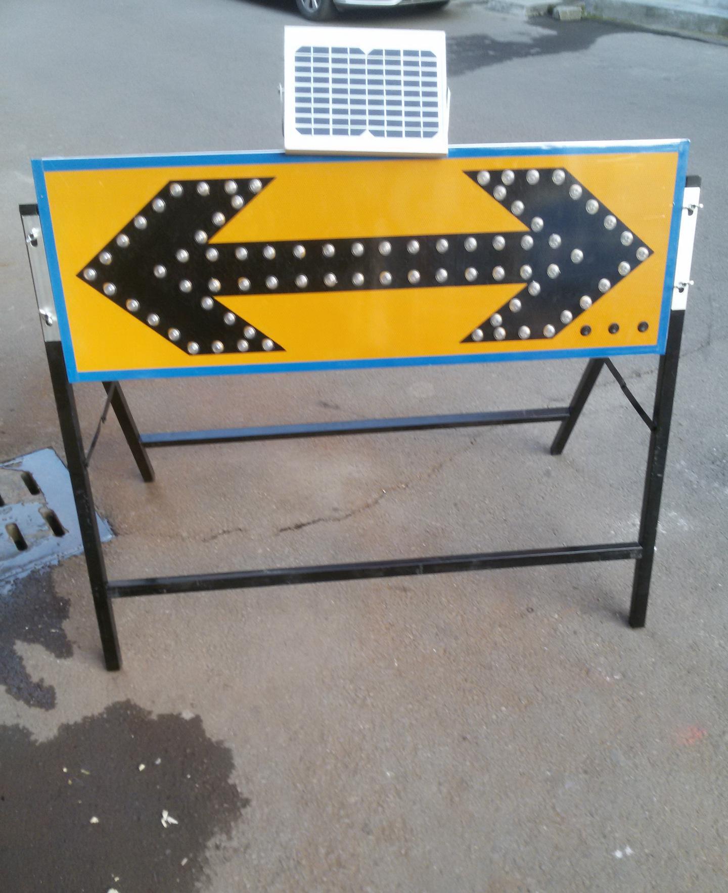 太阳能双向箭头灯交通导向灯标志灯左右导向标牌灯指示批发