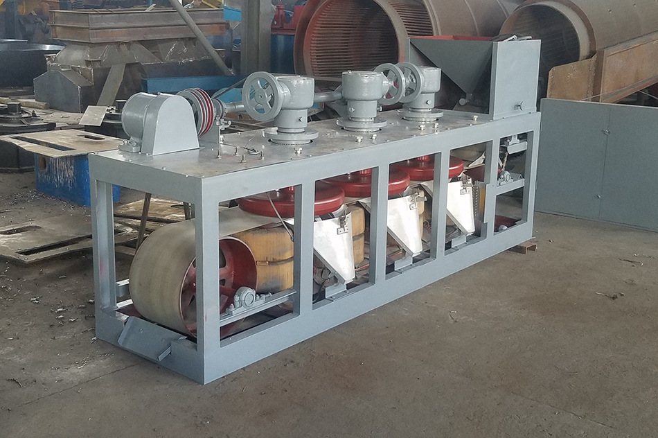 机用于分选弱磁性矿物和稀有金属矿石的精选,是一种很重要的选矿设备