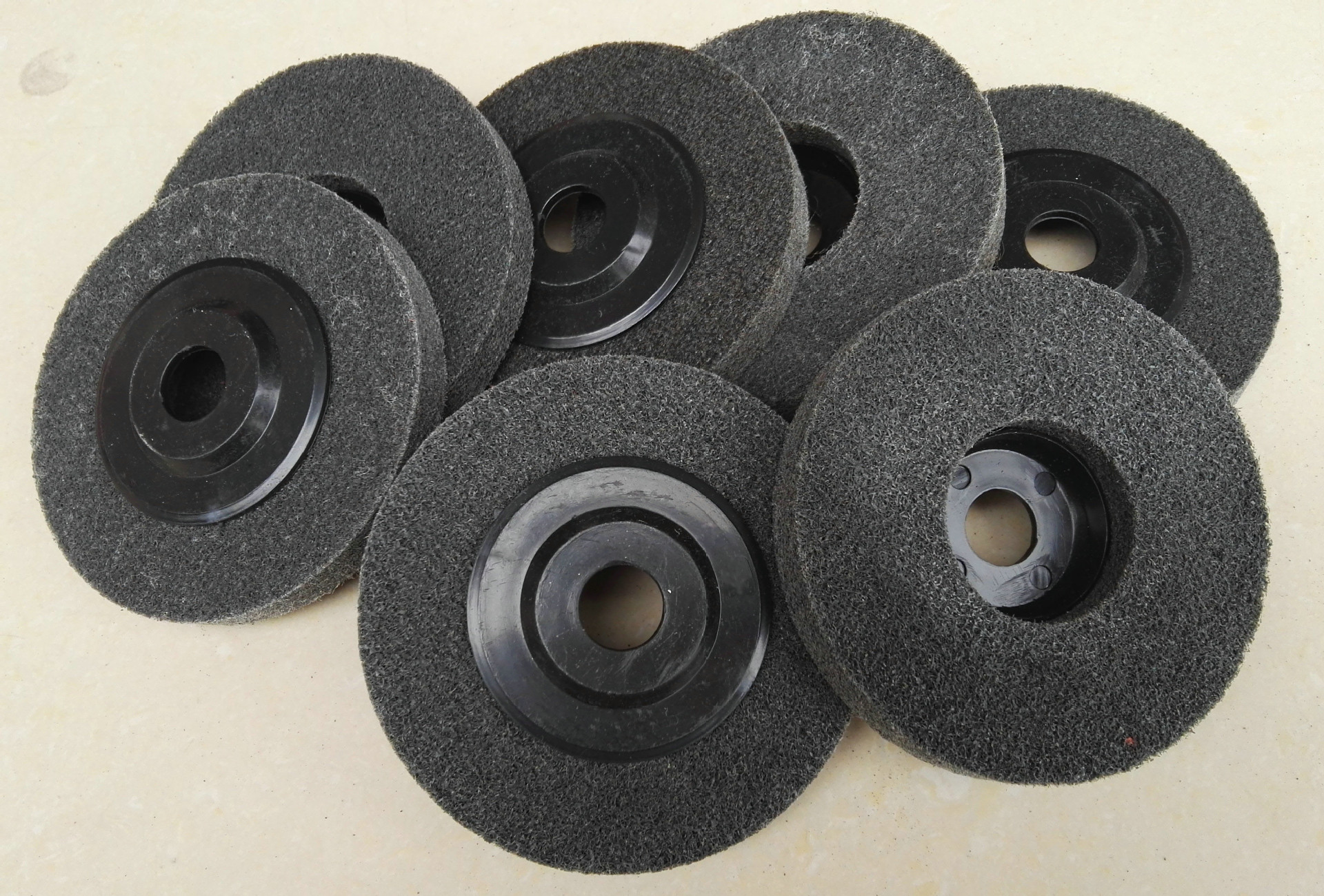 工厂直销尼龙蝶抛光尼龙片角磨机专用打磨片拉丝尼龙轮不锈钢抛光