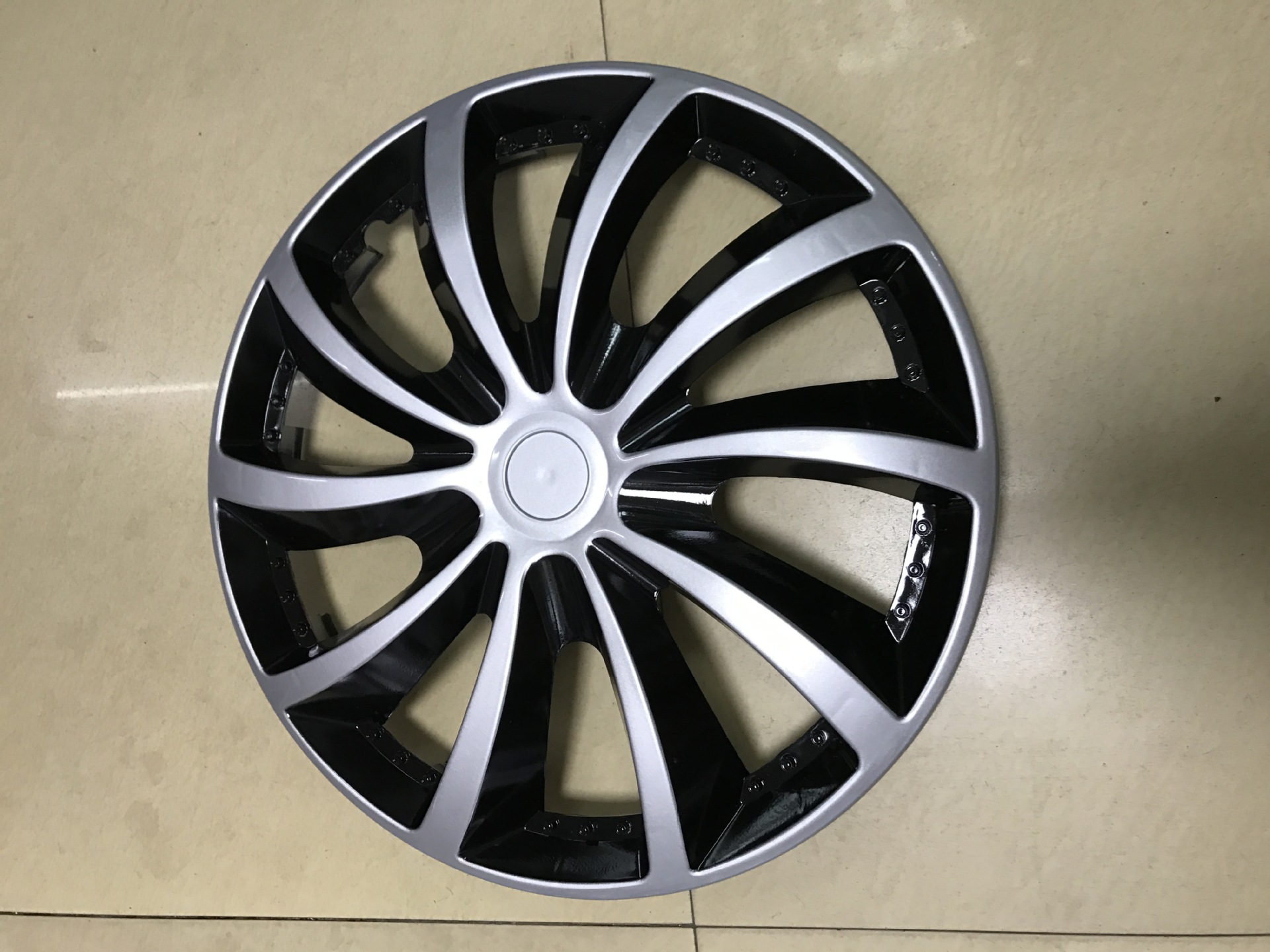 新款汽车轮毂盖 通用型汽车轮盖 银色15寸轮毂盖