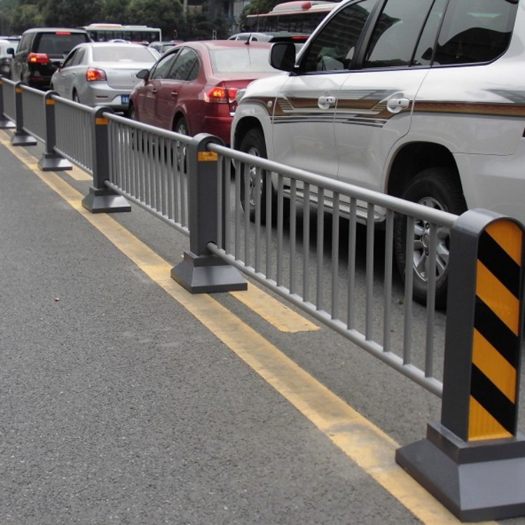 中央道路护栏机非隔离护栏公路市政人行道隔离墩交通安全防撞围栏