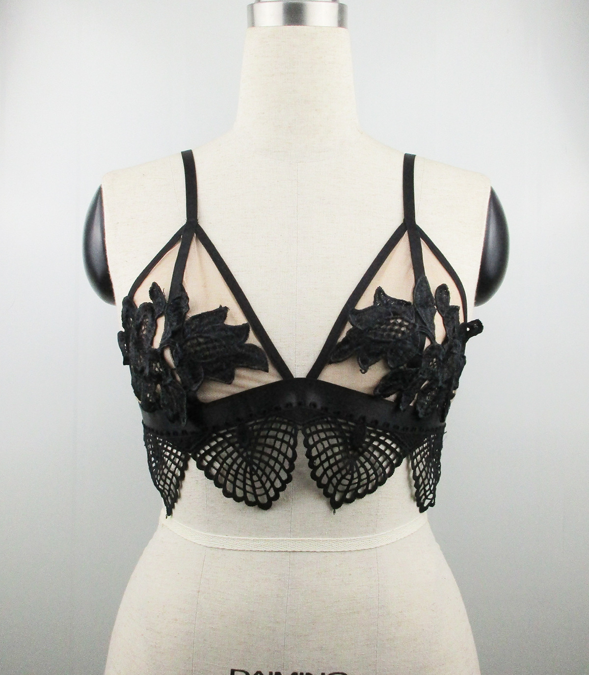 新款上市镶花装饰镂空透明透气性感女夏季贴身文胸百搭情趣内衣