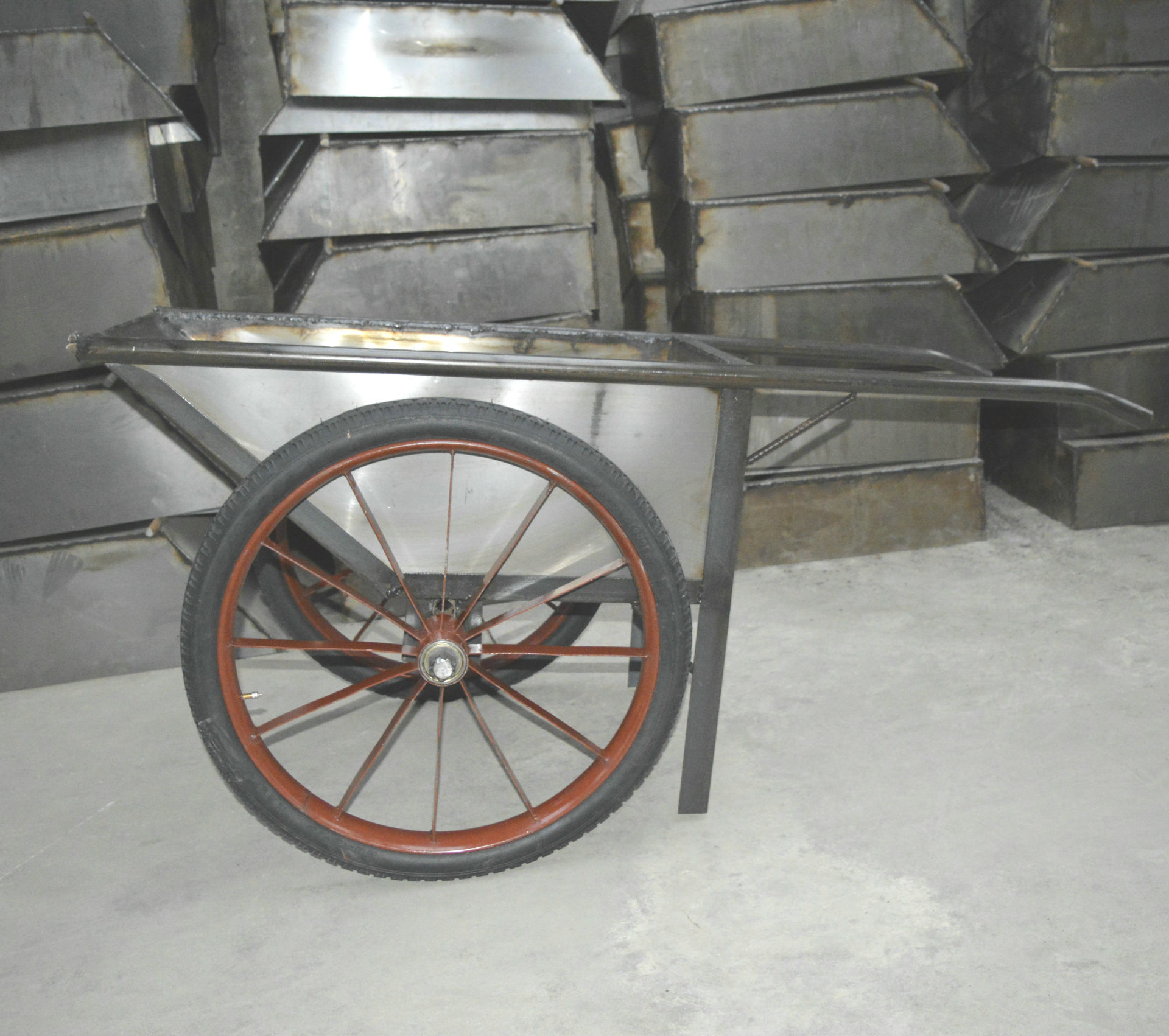 供应厂家批发工地斗车 建筑人力手推斗车水泥斗车