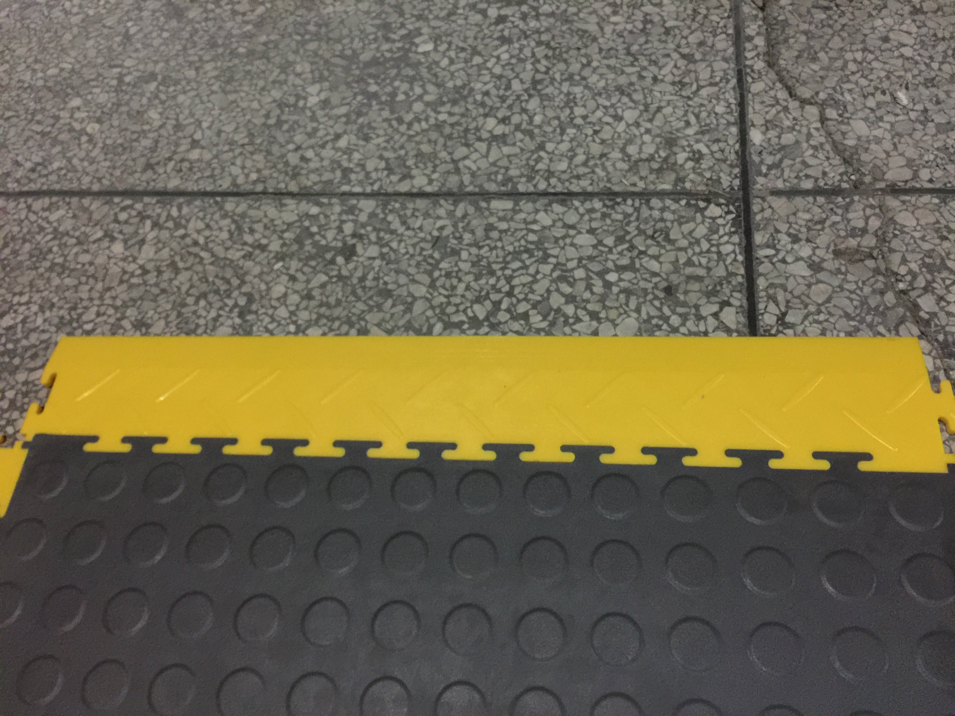 厂家直销500*120*6.5mm黄色锁扣式塑胶地板边条三边扣地板分隔条