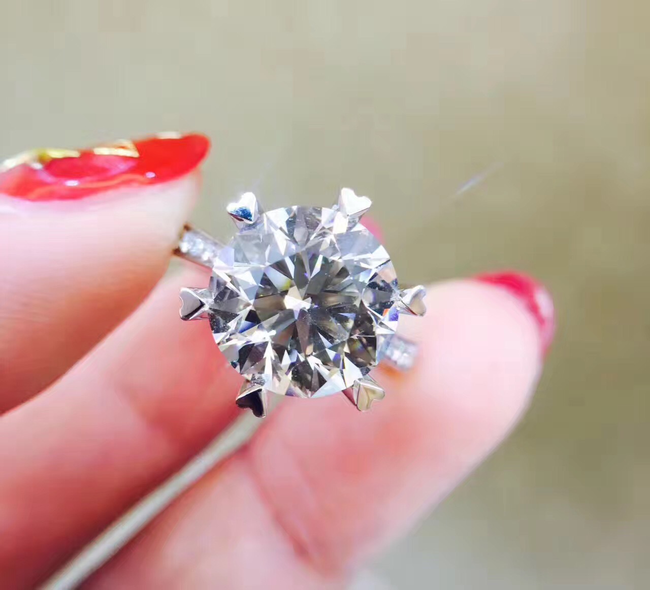 雅度珠宝 18k白金5克拉经典6爪镶钻石女戒指 时尚订婚结婚钻戒