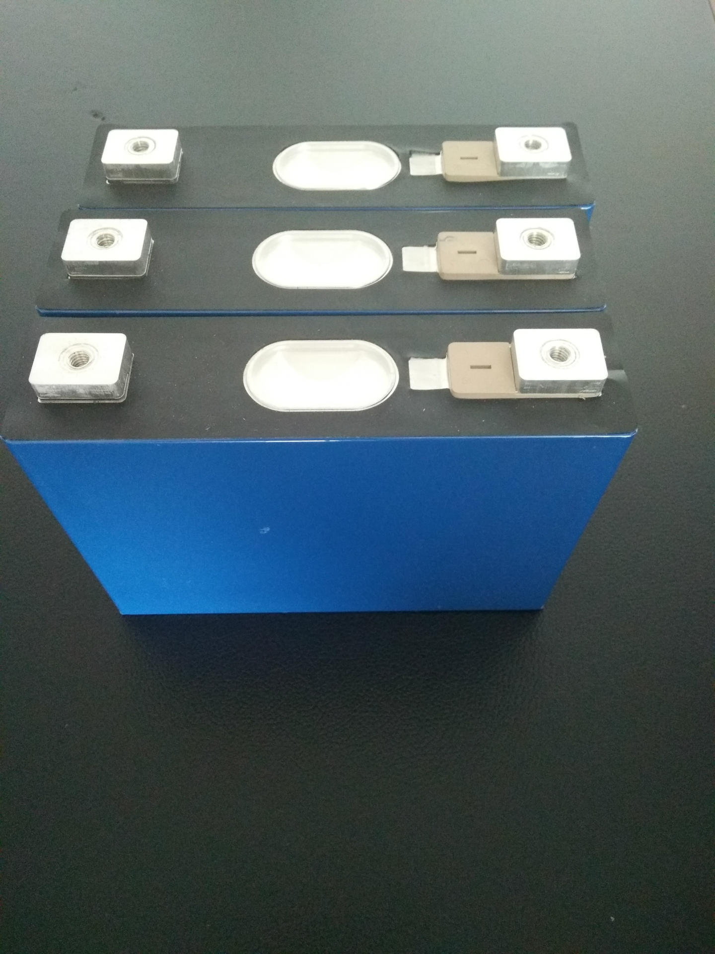 供应磷酸铁锂动力锂电池agv锂电池低速车铝壳动力电池3.2v100ah